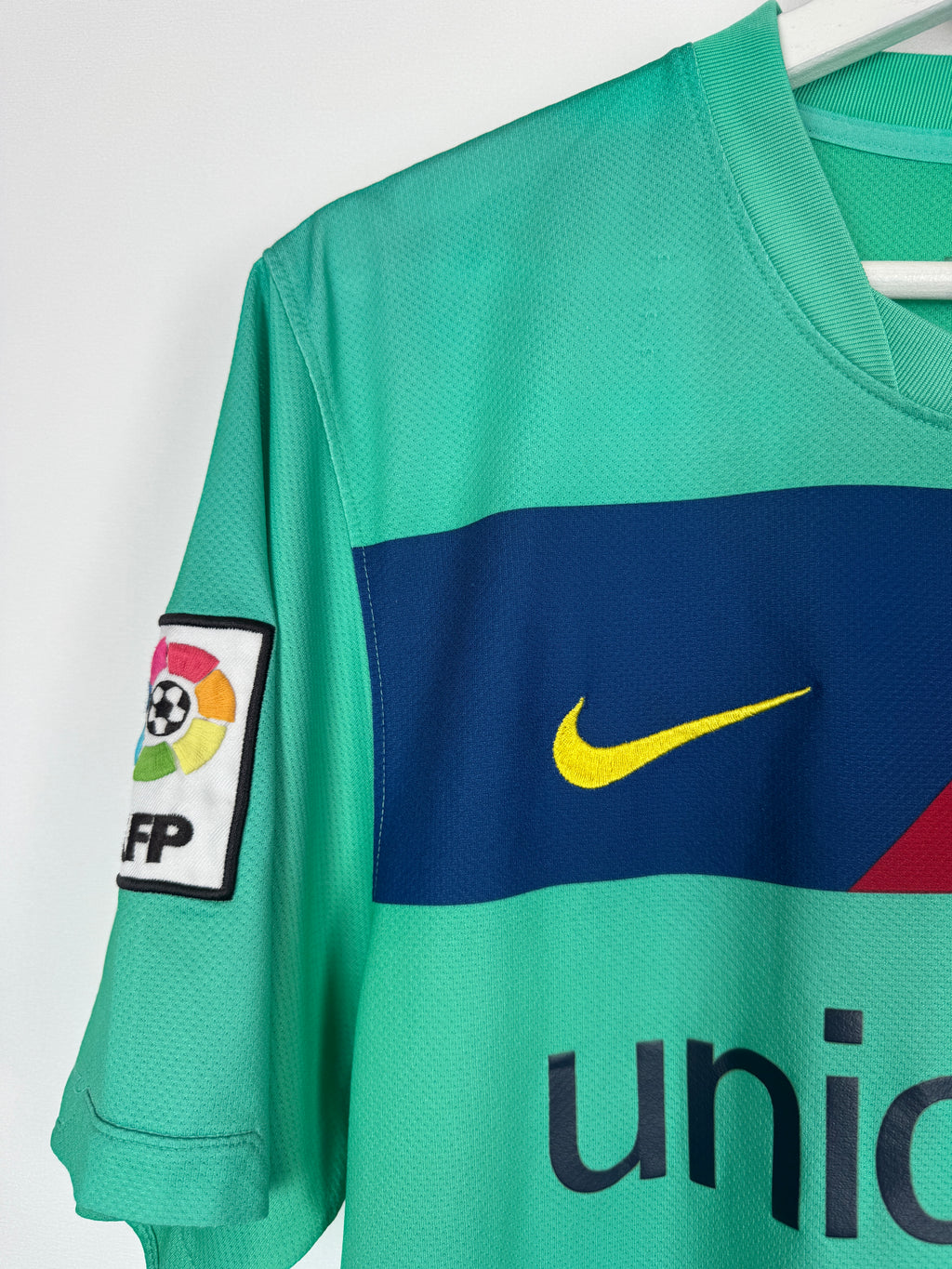 BARCELONA 2010/2011 AWAY FOOTBALL SHIRT - MESSI #10 (S)