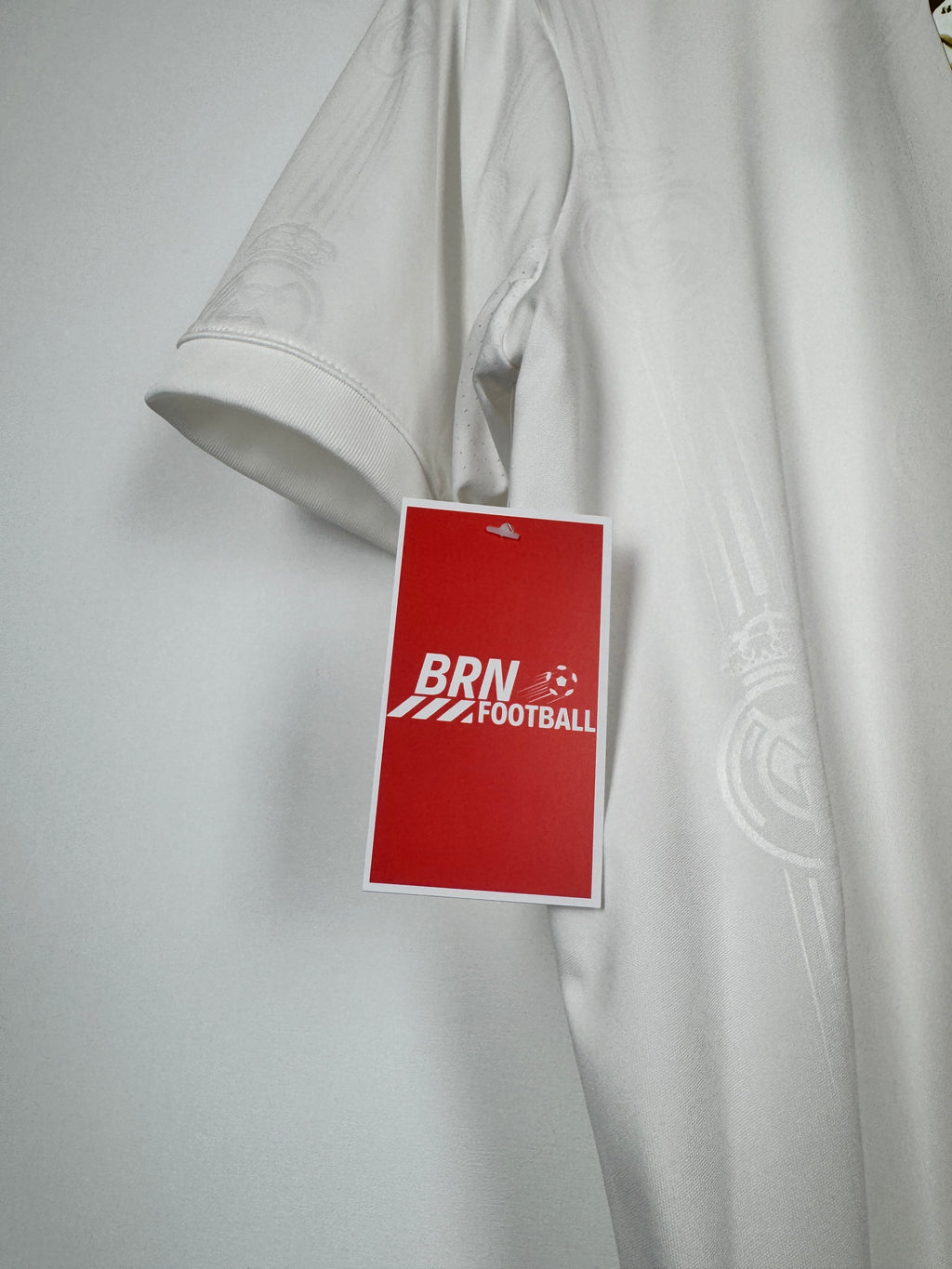 REAL MADRID 2022/2023 HOME FOOTBALL JERSEY - BENZEMA #9 BALLON D'OR (M)