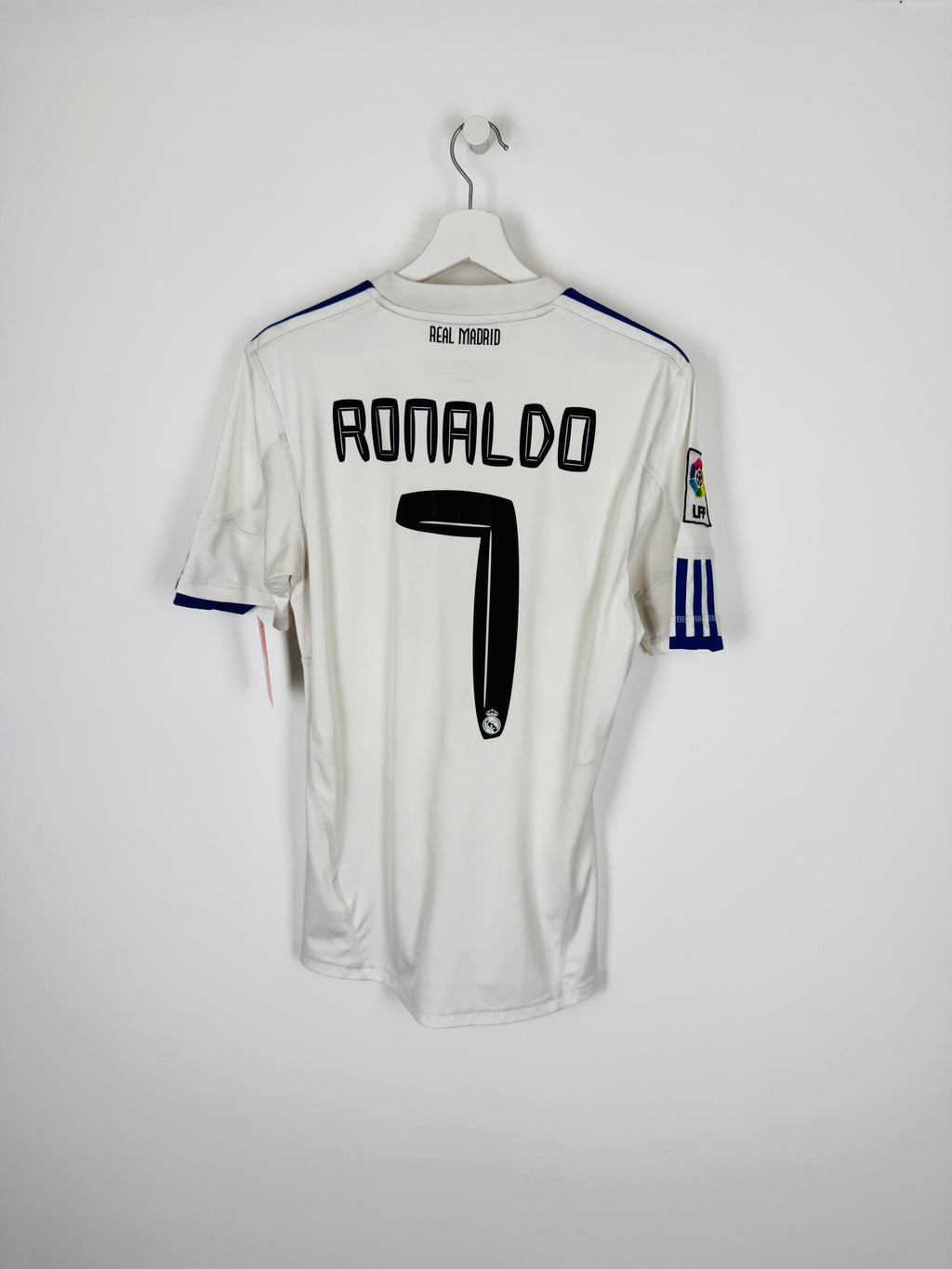 REAL MADRID 2010/2011 HOME FOOTBALL SHIRT - RONALDO #7 (S)
