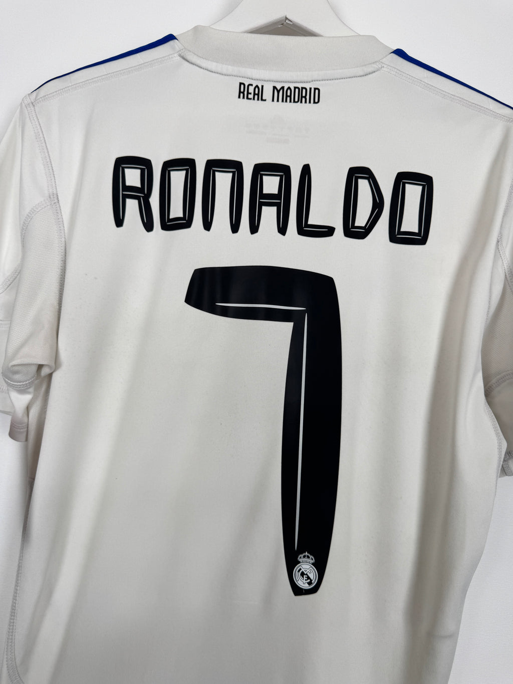 REAL MADRID 2010/2011 HOME FOOTBALL SHIRT - RONALDO #7 (S)