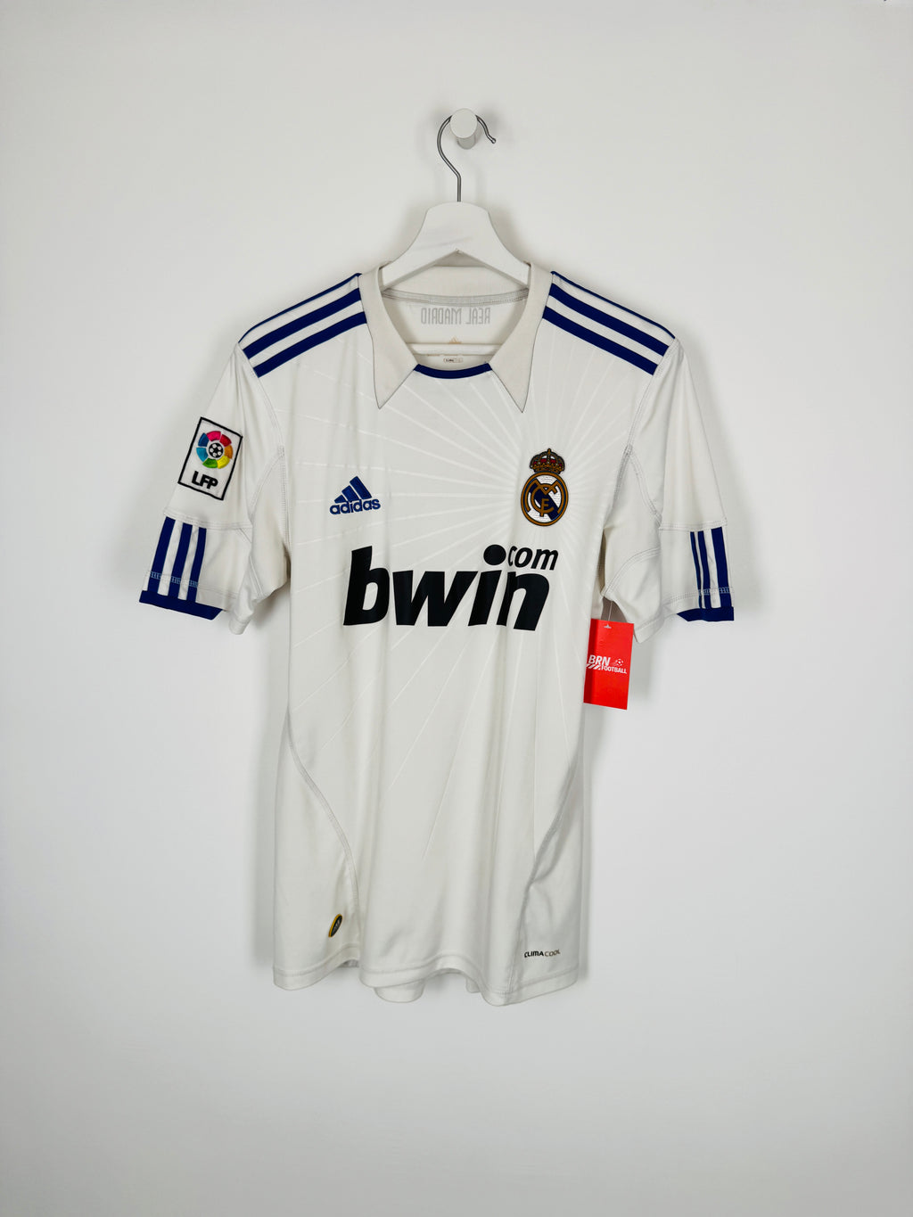 REAL MADRID 2010/2011 HOME FOOTBALL SHIRT - RONALDO #7 (S)