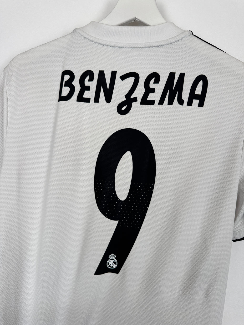 REAL MADRID 2018/2019 HOME FOOTBALL JERSEY - BENZEMA #9 (M)