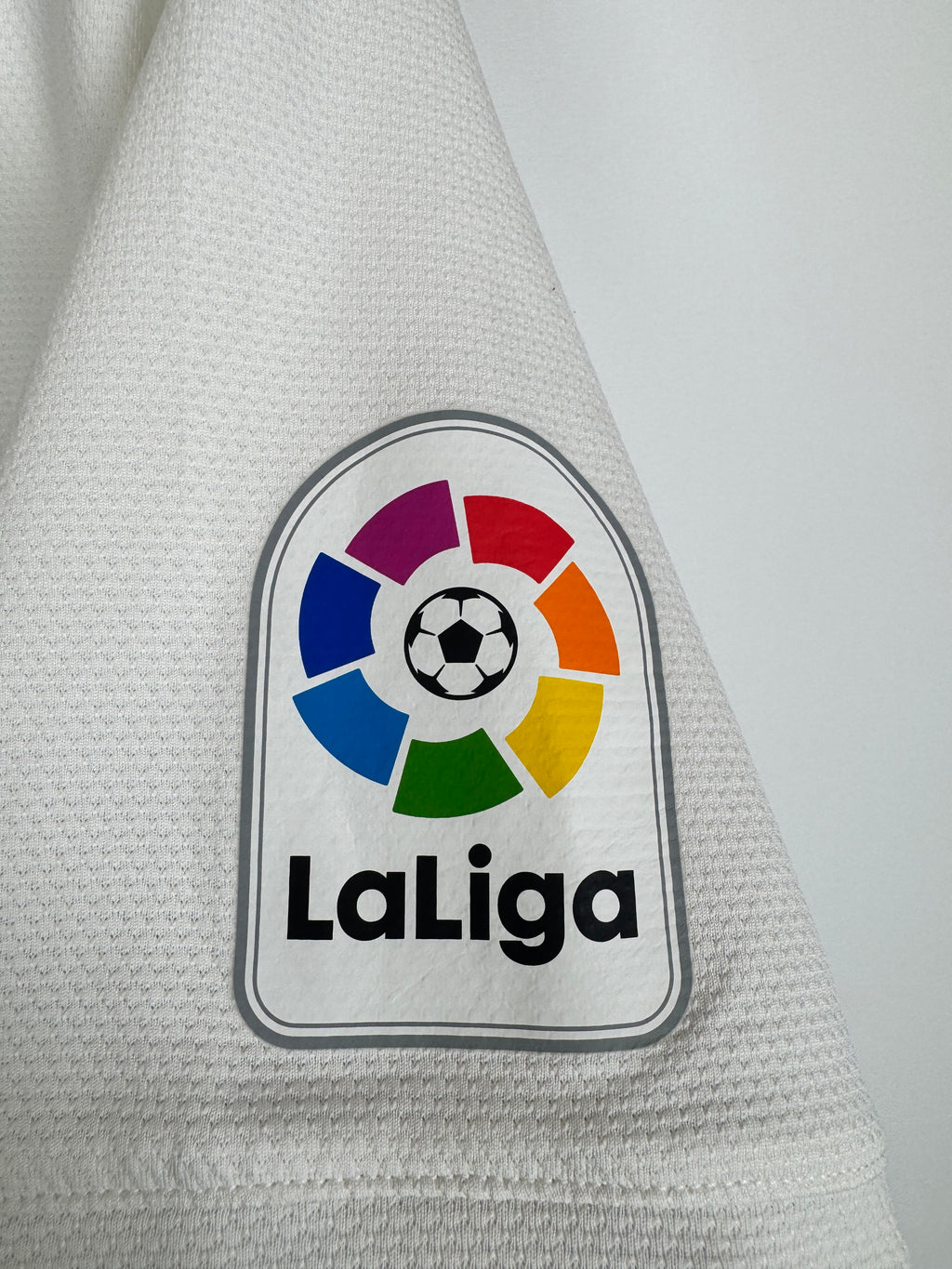 REAL MADRID 2018/2019 HOME FOOTBALL JERSEY - MODRIC #10 (S)