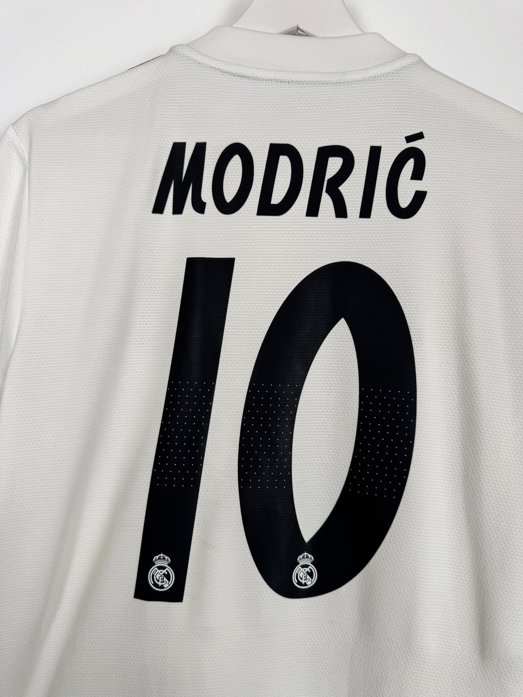 REAL MADRID 2018/2019 HOME FOOTBALL JERSEY - MODRIC #10 (S)