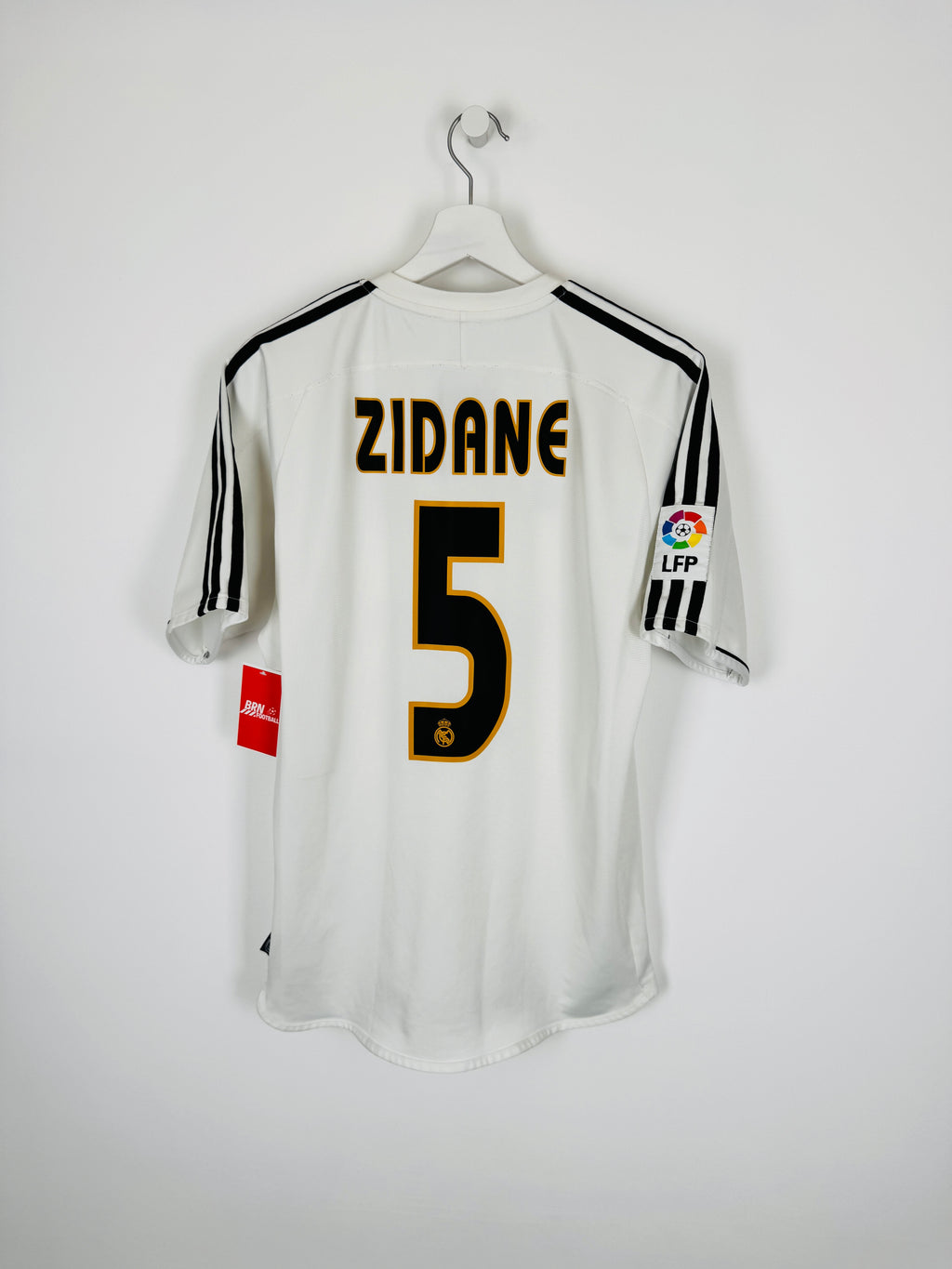 REAL MADRID 2003/2004 HOME FOOTBALL SHIRT - ZIDANE #5 (S)