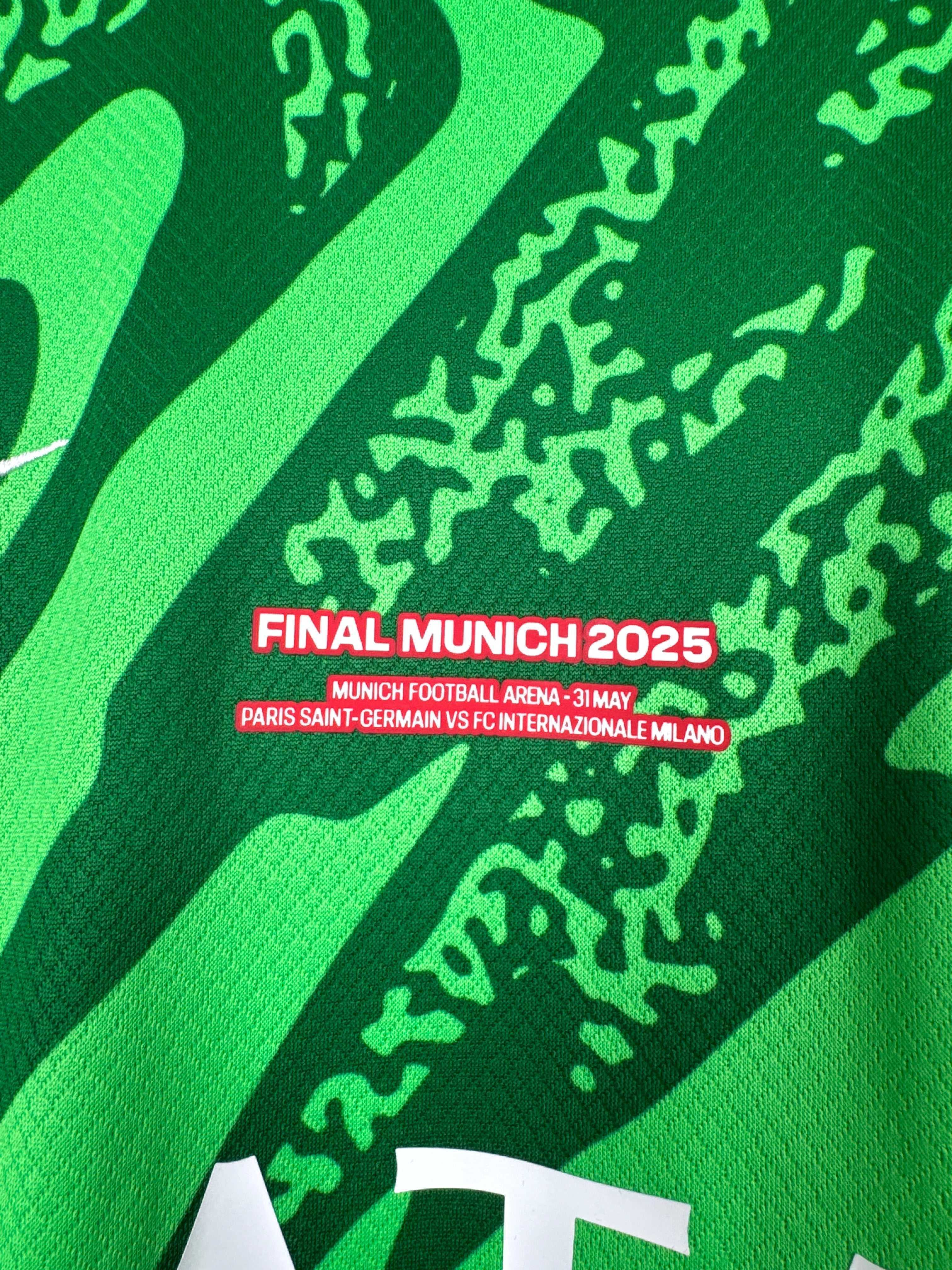 MAILLOT DE FOOTBALL PSG 2024/2025 GARDIEN FINALE MUNICH 2025 NEUF - GIANLUIGI DONNARUMMA #1 (L)