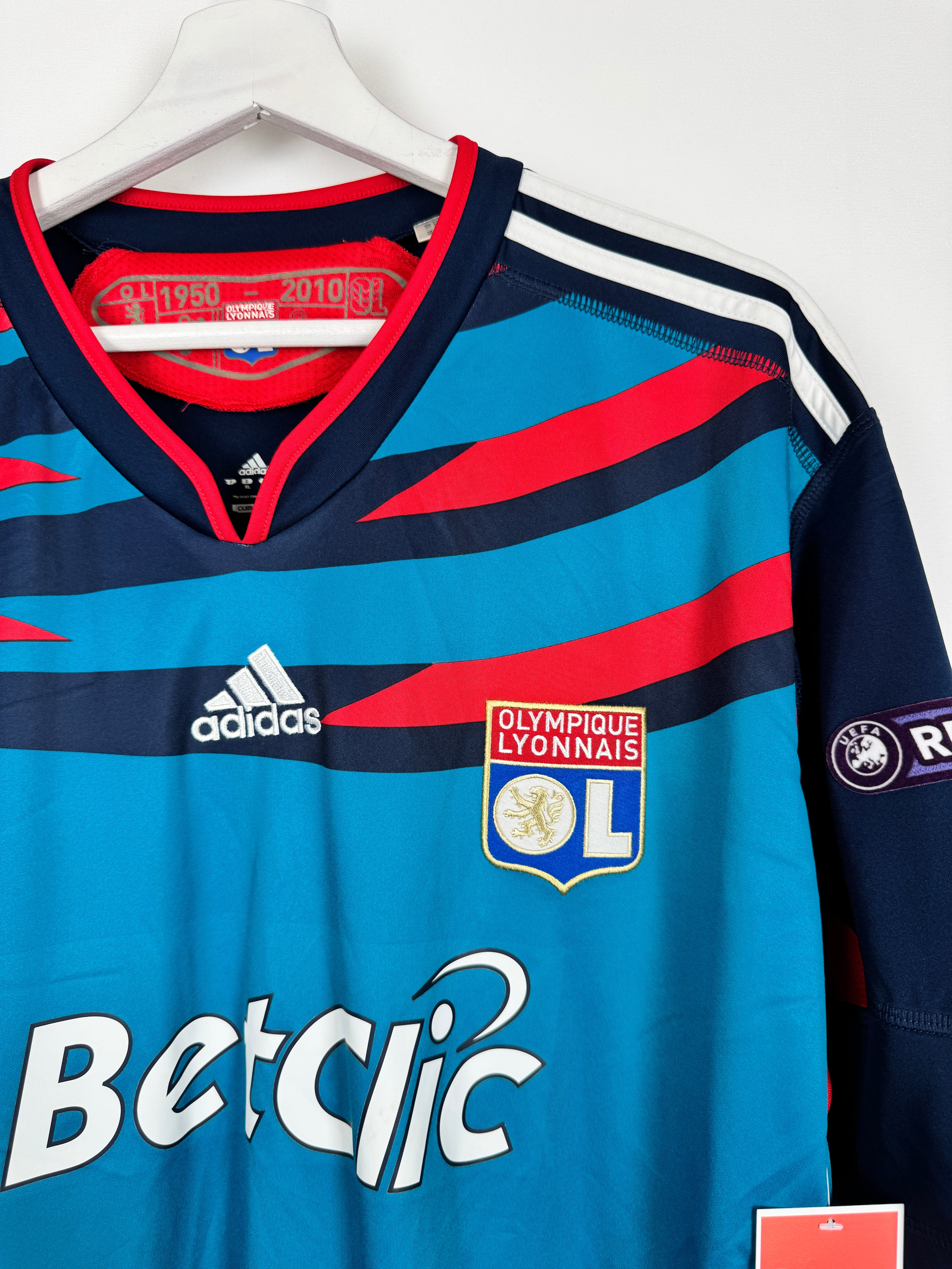 OLYMPIQUE LYONNAIS 2010/2011 THIRD FOOTBALL JERSEY - LISANDRO #9 (XL)