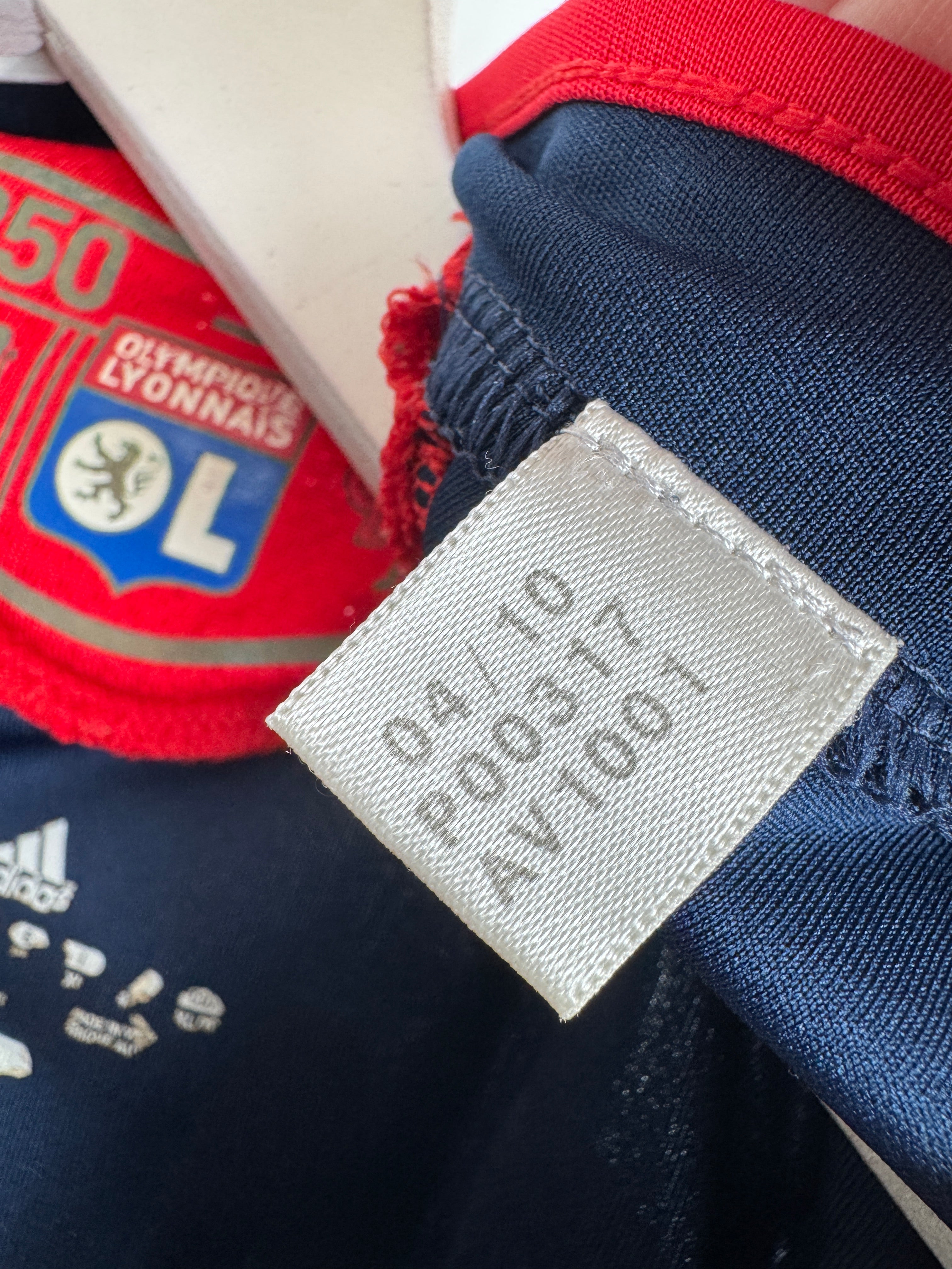 OLYMPIQUE LYONNAIS 2010/2011 THIRD FOOTBALL JERSEY - LISANDRO #9 (XL)