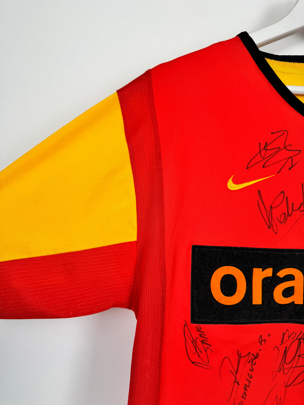SIGNED LENS 2001/2002 HOME FOOTBALL JERSEY (S)