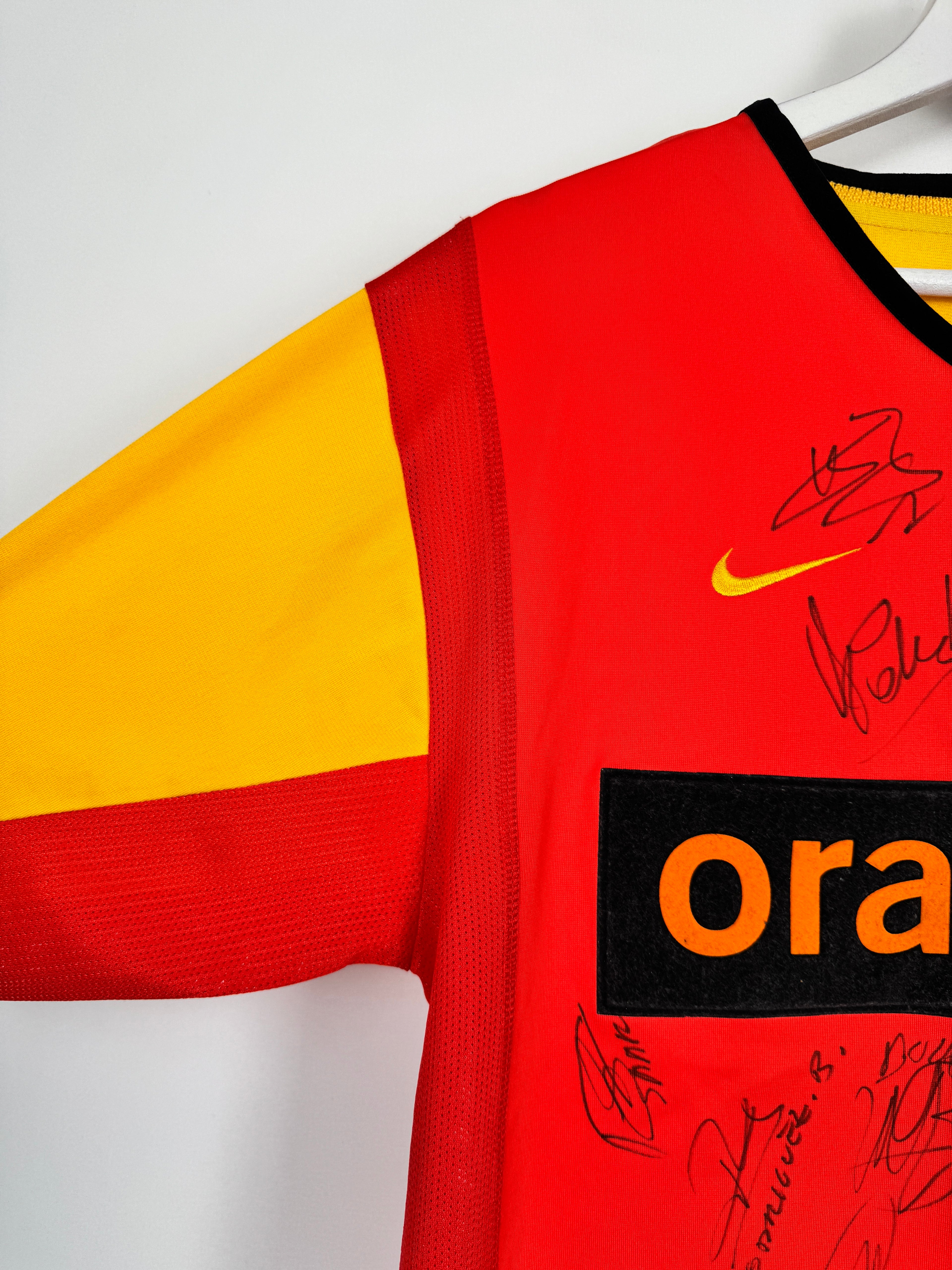 SIGNED LENS 2001/2002 HOME FOOTBALL JERSEY (S)