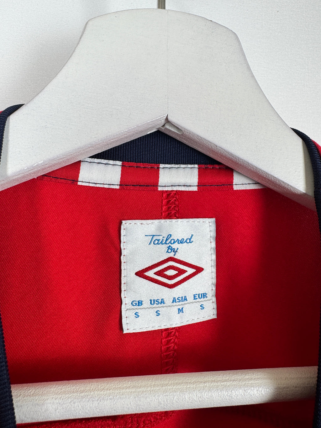 LILLE FOOTBALL SHIRT 2011/2012 HOME - HAZARD #10 (S)
