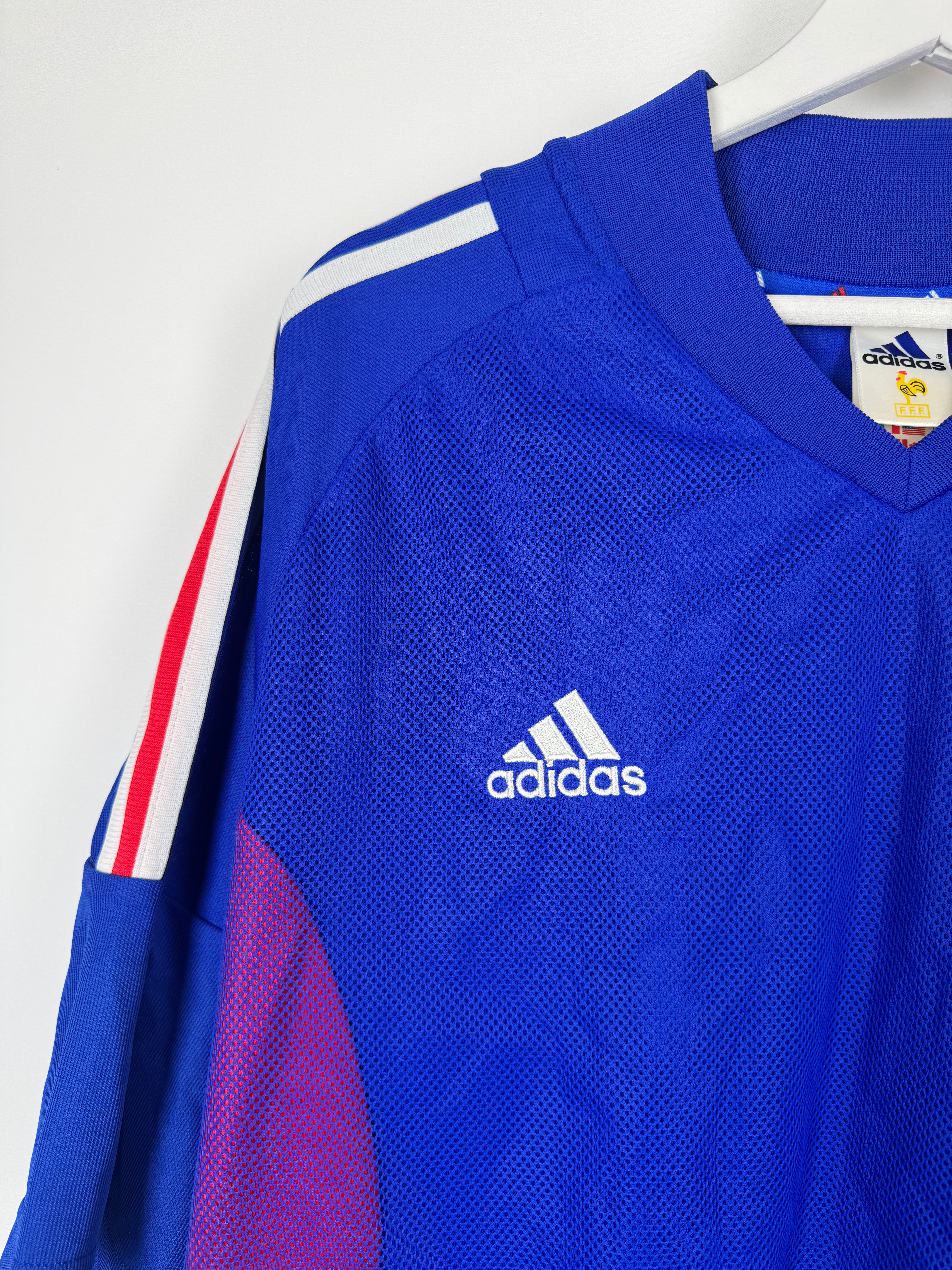 CAMISETA DE FÚTBOL SELECCIÓN DE FRANCIA 2002 LOCAL DEDICADA / FIRMADA (XL)