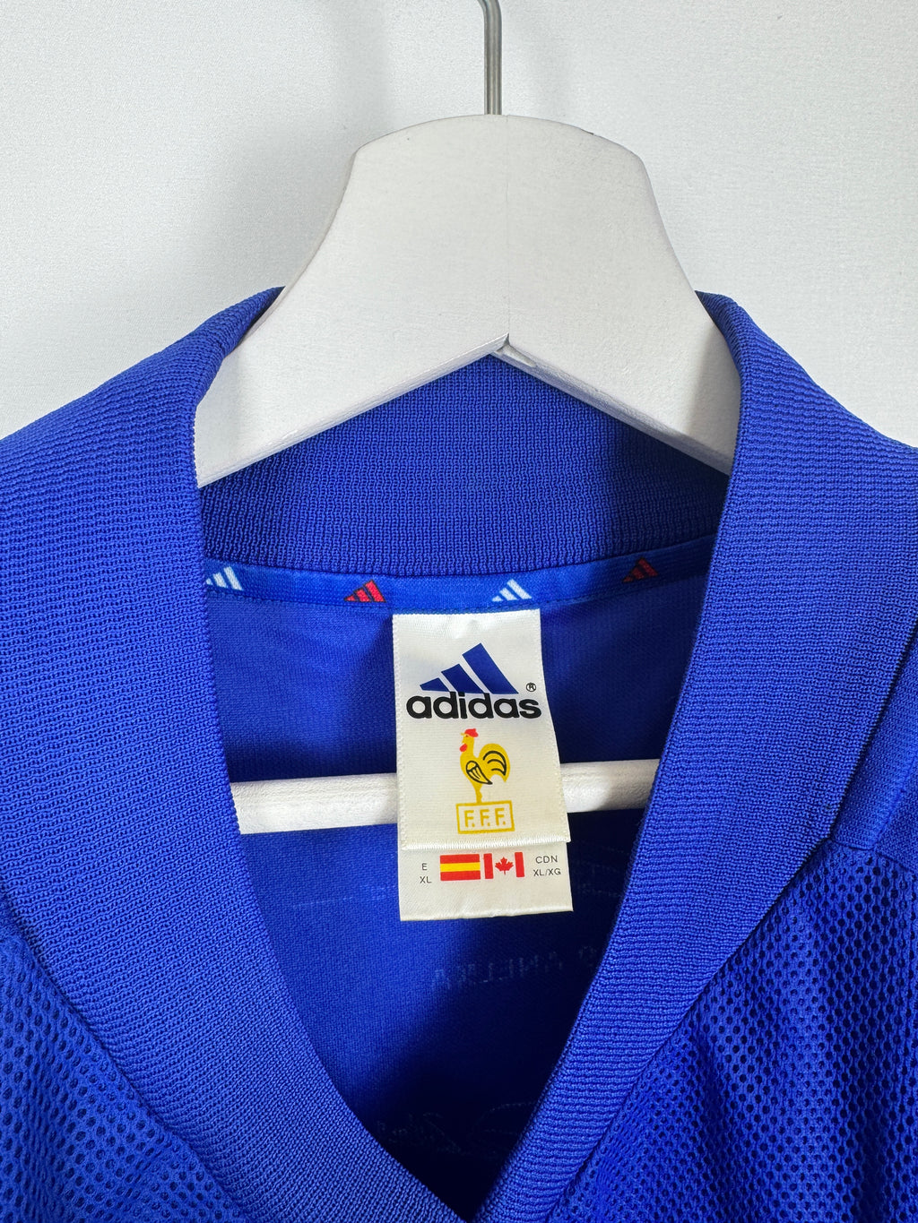 CAMISETA DE FÚTBOL SELECCIÓN DE FRANCIA 2002 LOCAL DEDICADA / FIRMADA (XL)