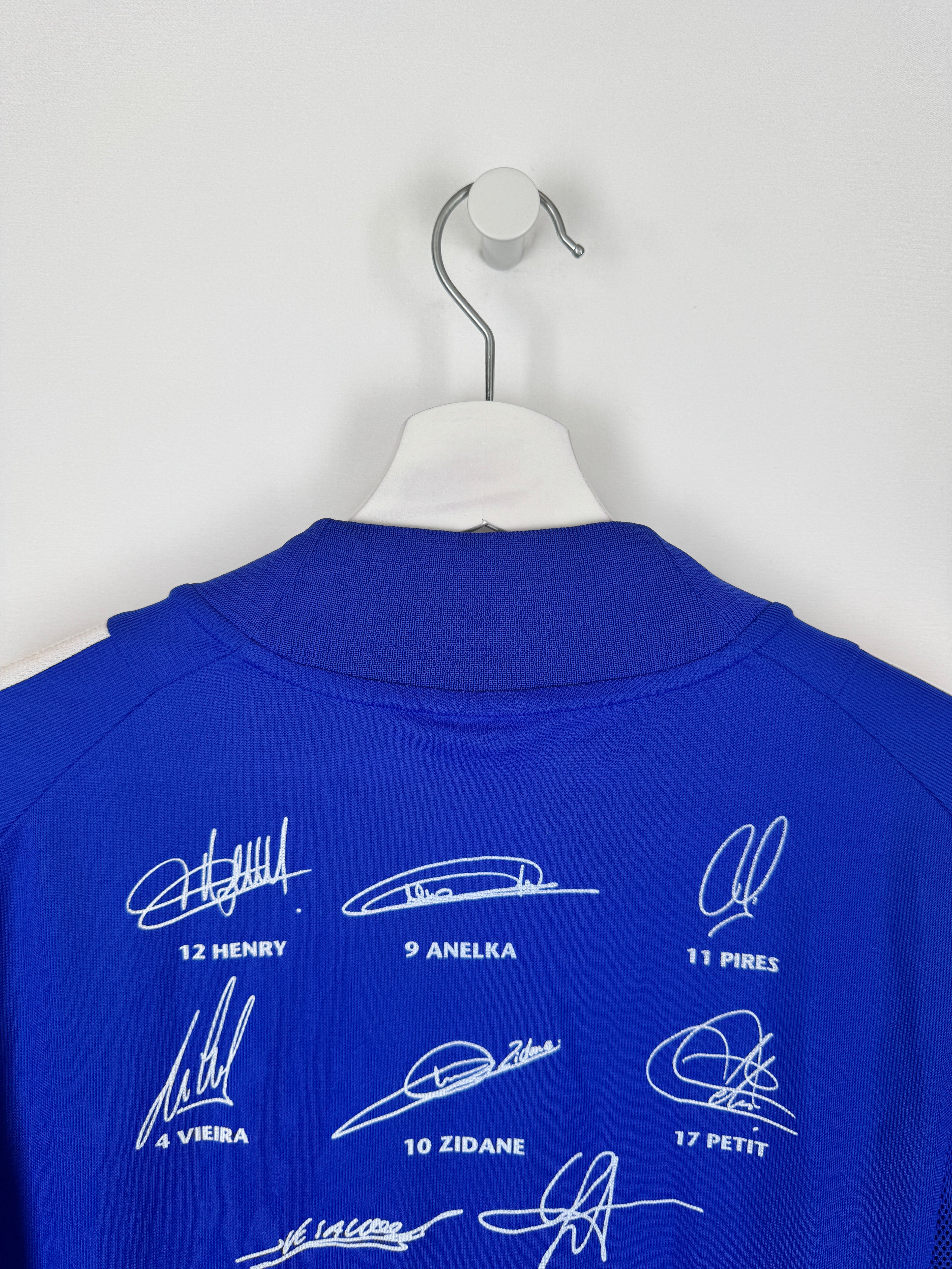 CAMISETA DE FÚTBOL SELECCIÓN DE FRANCIA 2002 LOCAL DEDICADA / FIRMADA (XL)