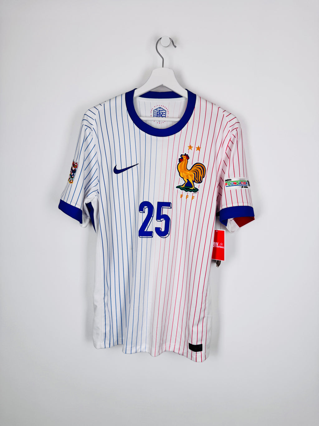 MAILLOT DE FOOTBALL ÉQUIPE DE FRANCE 2024 EXTÉRIEUR NEUF AVEC ÉTIQUETTE - RAYAN CHERKI #25 (M)