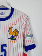 MAILLOT DE FOOTBALL ÉQUIPE DE FRANCE 2024 EXTÉRIEUR NEUF AVEC ÉTIQUETTE - RAYAN CHERKI #25 (M)