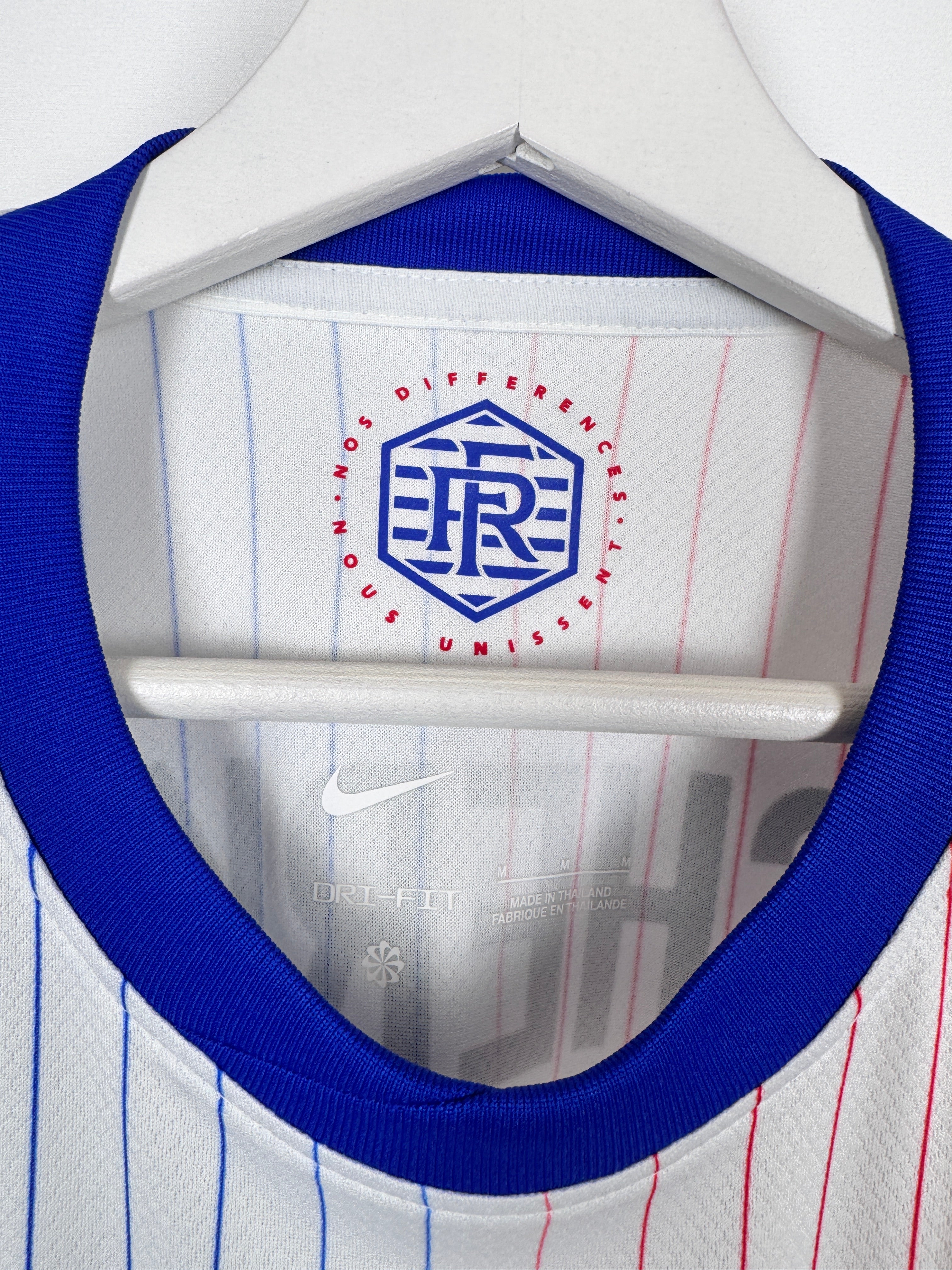 MAILLOT DE FOOTBALL ÉQUIPE DE FRANCE 2024 EXTÉRIEUR NEUF AVEC ÉTIQUETTE - RAYAN CHERKI #25 (M)