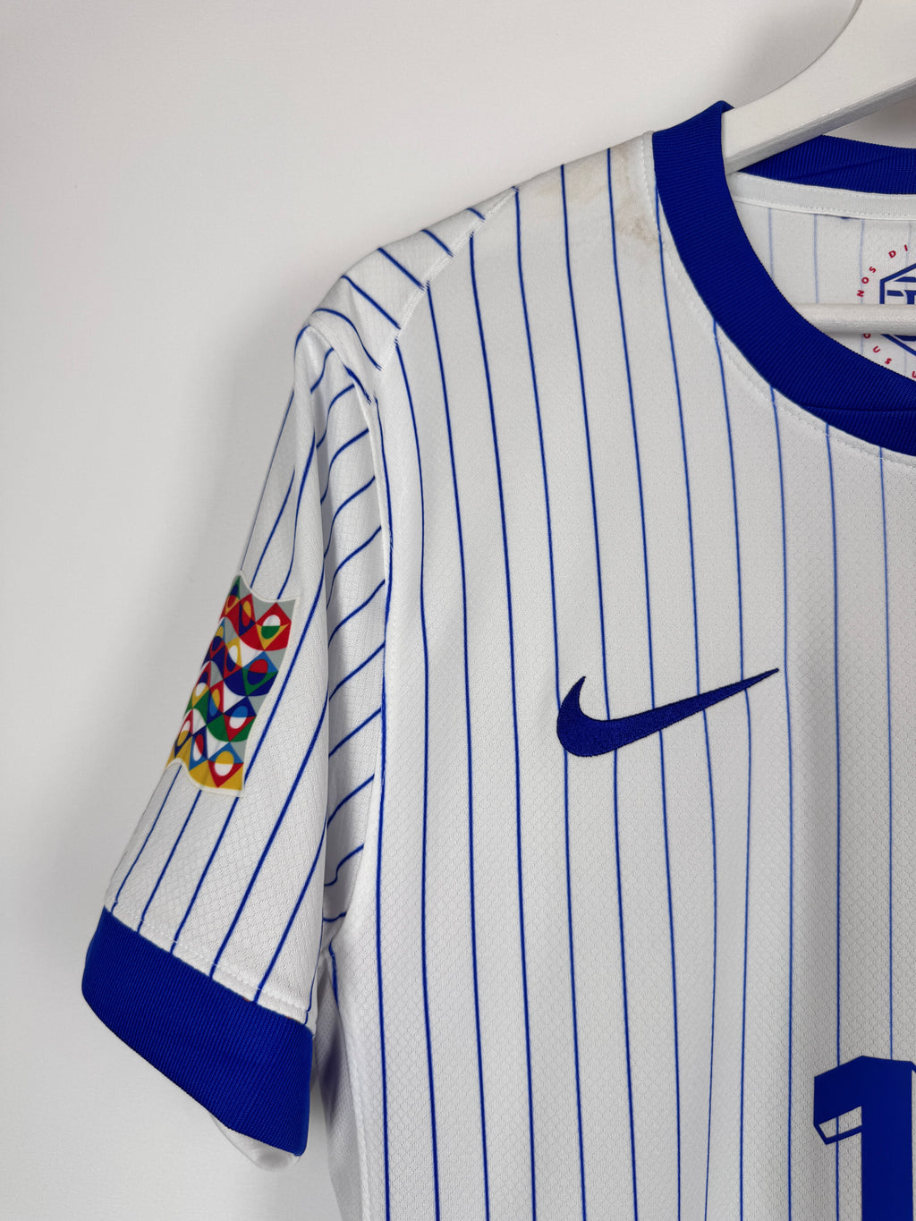 MAILLOT DE FOOTBALL ÉQUIPE DE FRANCE 2024 EXTÉRIEUR NEUF AVEC ÉTIQUETTE - DÉSIRÉ DOUÉ #12 (S)