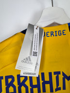 MAILLOT DE FOOTBALL SUÈDE 2022 DOMICILE NEUF AVEC ÉTIQUETTE - ZLATAN IBRAHIMOVIC #11 (M)
