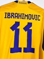 MAILLOT DE FOOTBALL SUÈDE 2022 DOMICILE NEUF AVEC ÉTIQUETTE - ZLATAN IBRAHIMOVIC #11 (M)