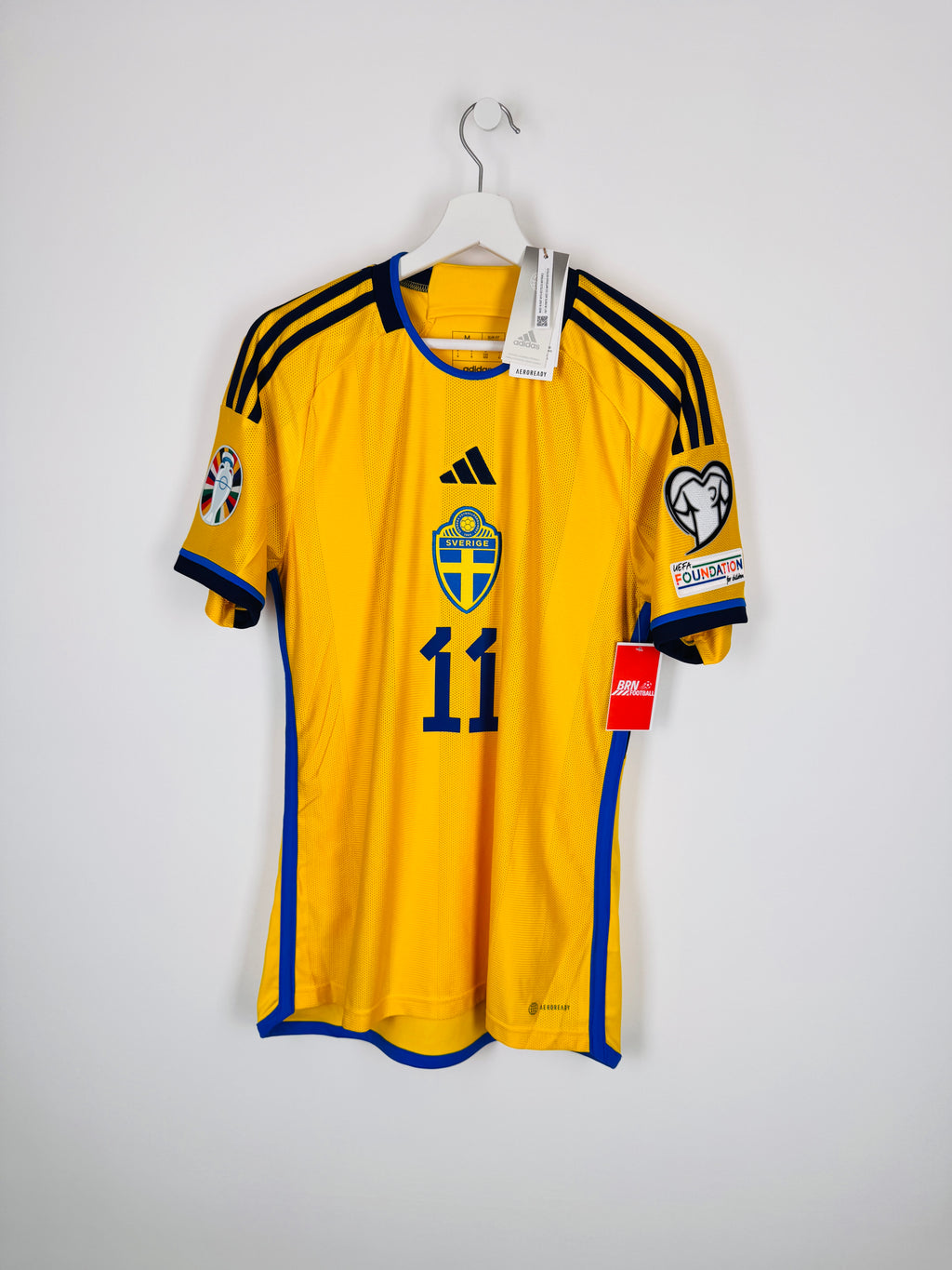 MAILLOT DE FOOTBALL SUÈDE 2022 DOMICILE NEUF AVEC ÉTIQUETTE - ZLATAN IBRAHIMOVIC #11 (M)
