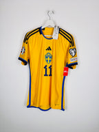 MAILLOT DE FOOTBALL SUÈDE 2022 DOMICILE NEUF AVEC ÉTIQUETTE - ZLATAN IBRAHIMOVIC #11 (M)