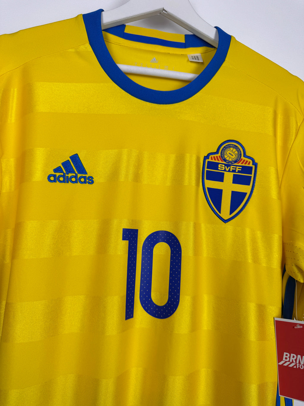 MAILLOT DE FOOTBALL SUÈDE 2016 DOMICILE - ZLATAN IBRAHIMOVIC #10 (M)