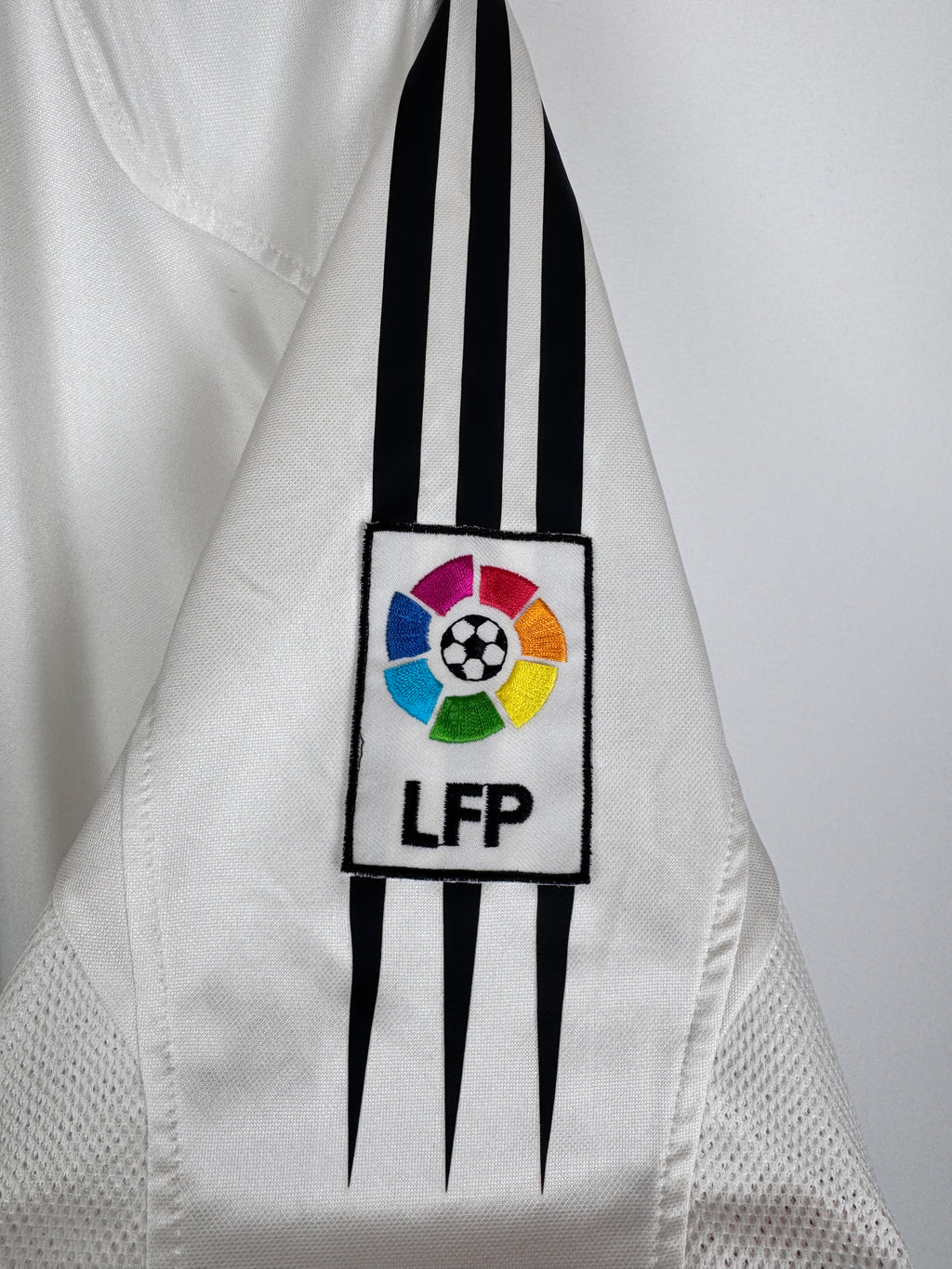 MAILLOT DE FOOTBALL REAL MADRID 2005/2006 DOMICILE - ZINÉDINE ZIDANE #5 (L)