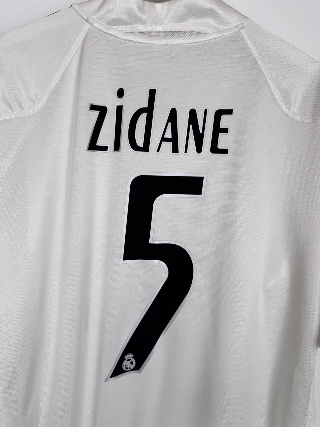 MAILLOT DE FOOTBALL REAL MADRID 2005/2006 DOMICILE - ZINÉDINE ZIDANE #5 (L)