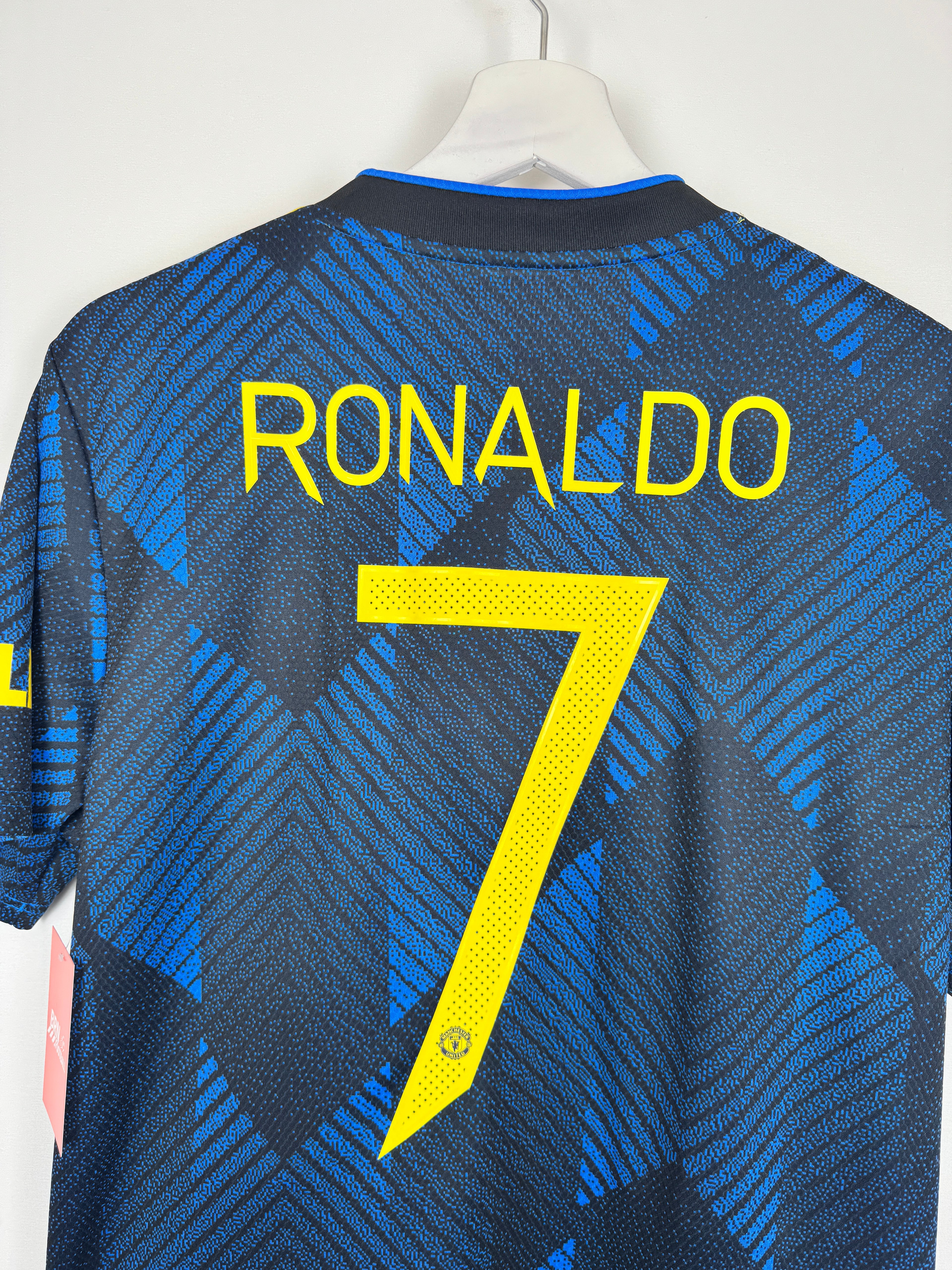 MANCHESTER UNITED 2021/2022 THIRD FOOTBALL JERSEY - RONALDO #7 (M)