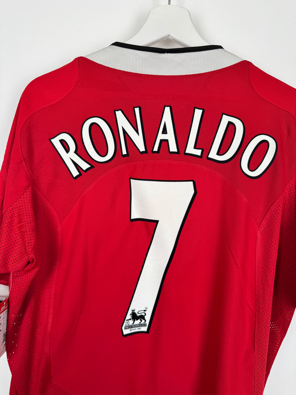 MANCHESTER UNITED 2004/2005 HOME FOOTBALL SHIRT - RONALDO #7 VELVET (M)