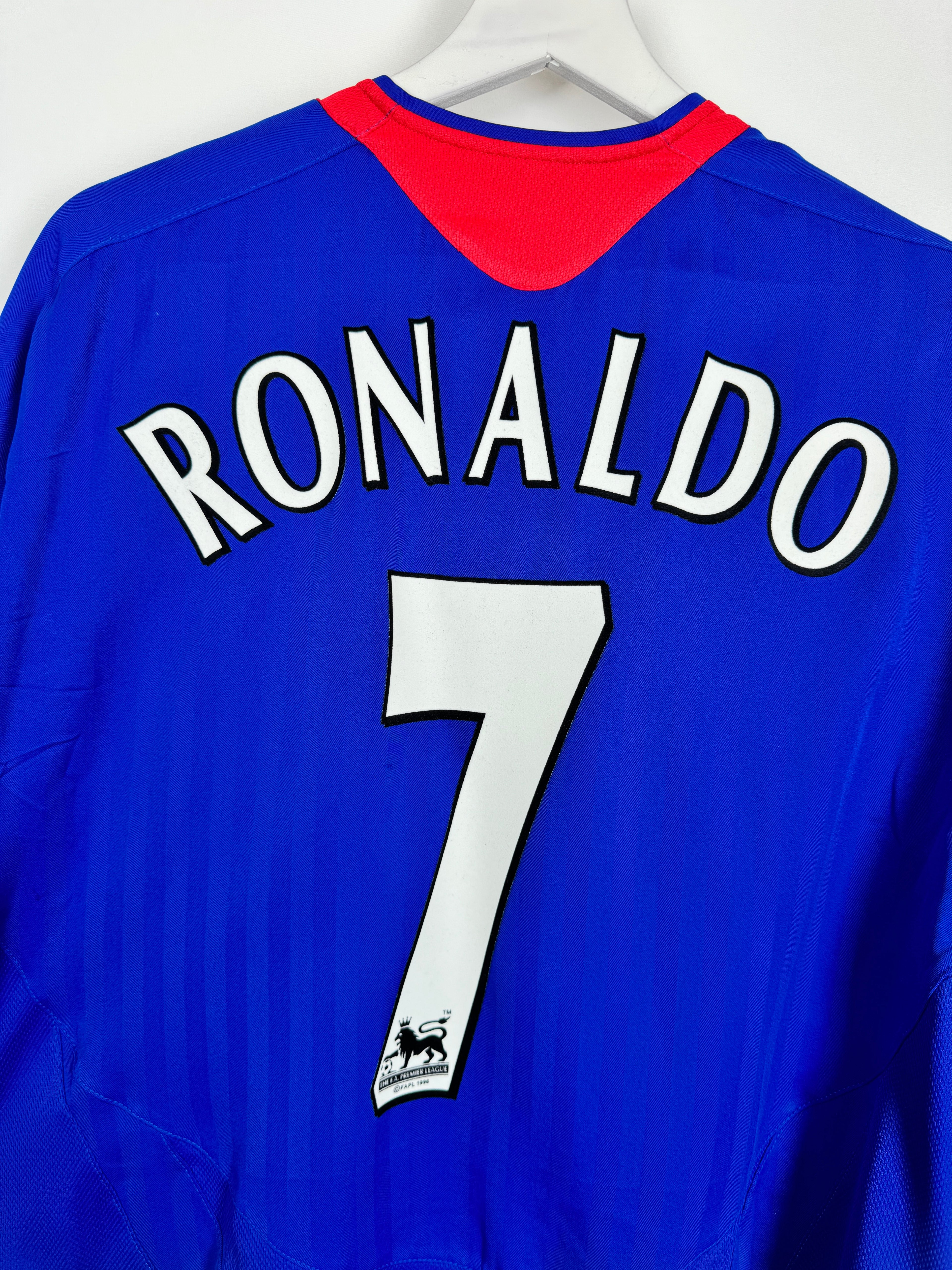 CAMISETA DE FÚTBOL MANCHESTER UNITED 2005/2006 VISITANTE - RONALDO #7 TERCIOPELO (XL)