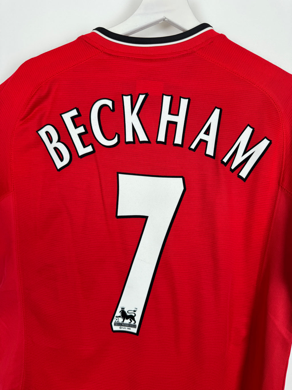 MANCHESTER UNITED 2000/2001 HOME FOOTBALL SHIRT - BECKHAM #7 VELVET (M)