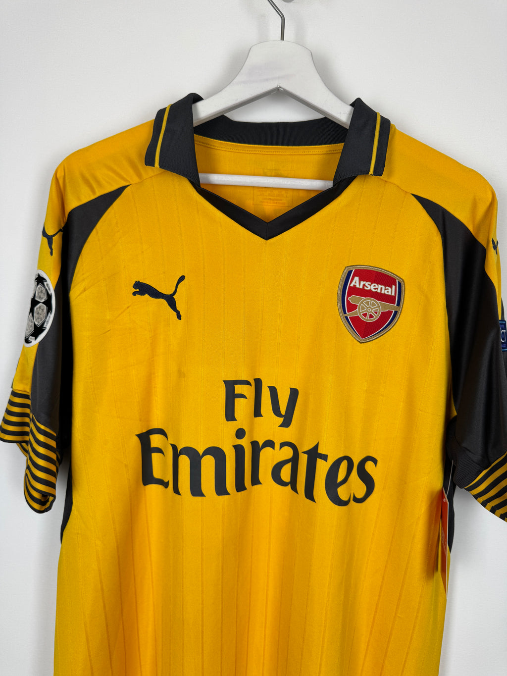 ARSENAL 2016/2017 AWAY FOOTBALL SHIRT - OZIL #11 (L)