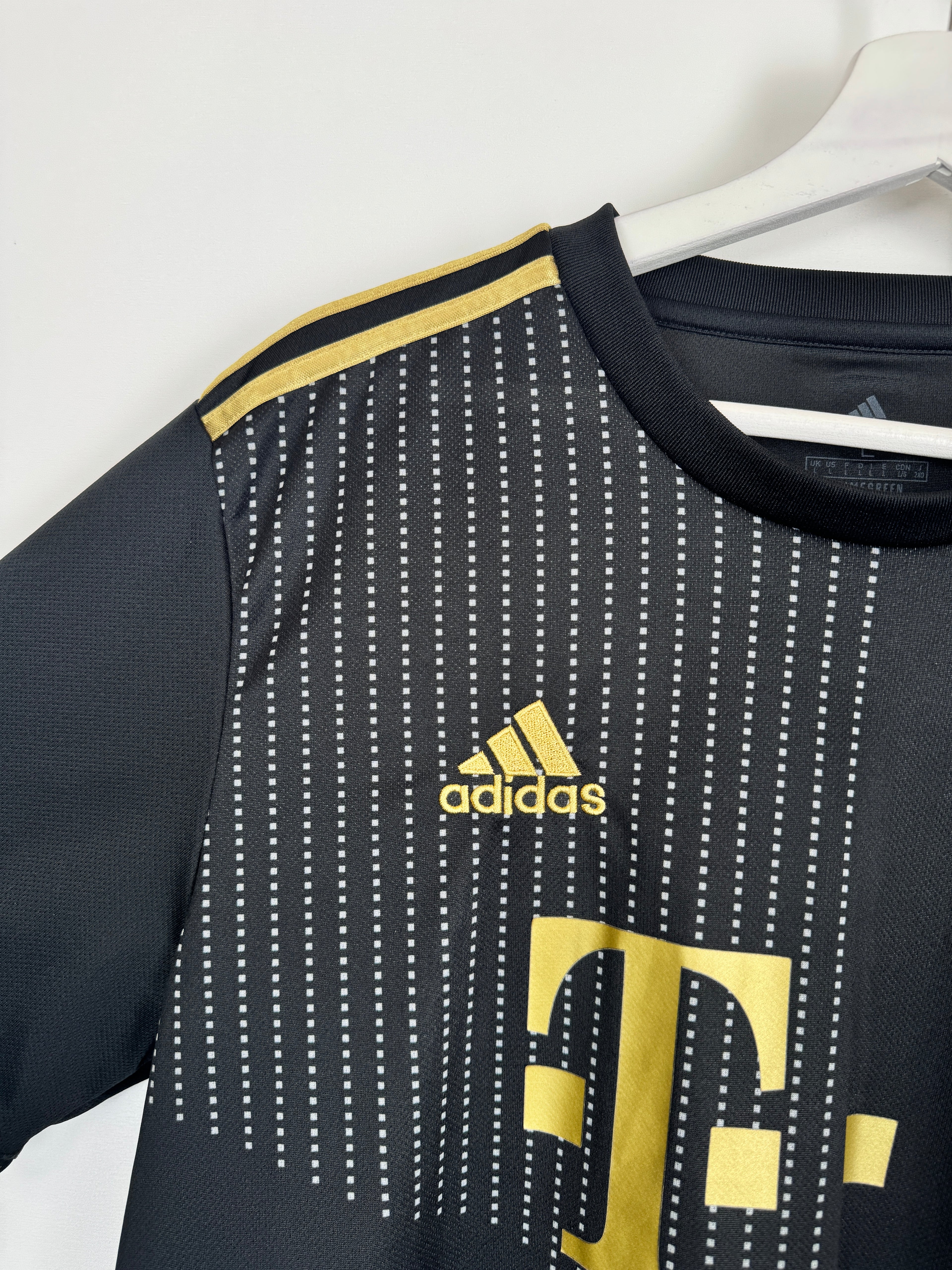 BAYERN MUNICH 2021/2022 AWAY FOOTBALL SHIRT (L)