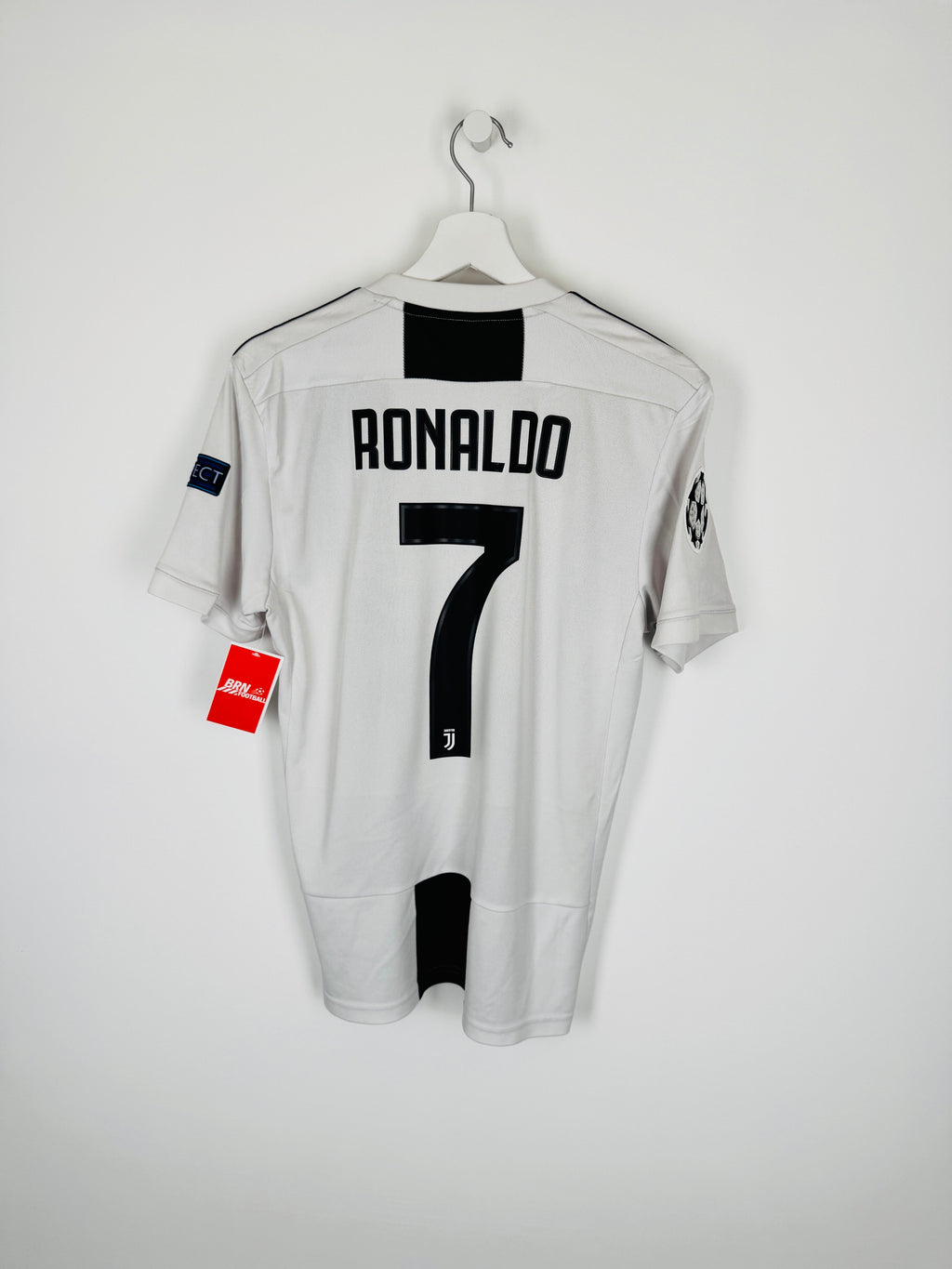 JUVENTUS 2018/2019 HOME FOOTBALL JERSEY - RONALDO #7 (S)