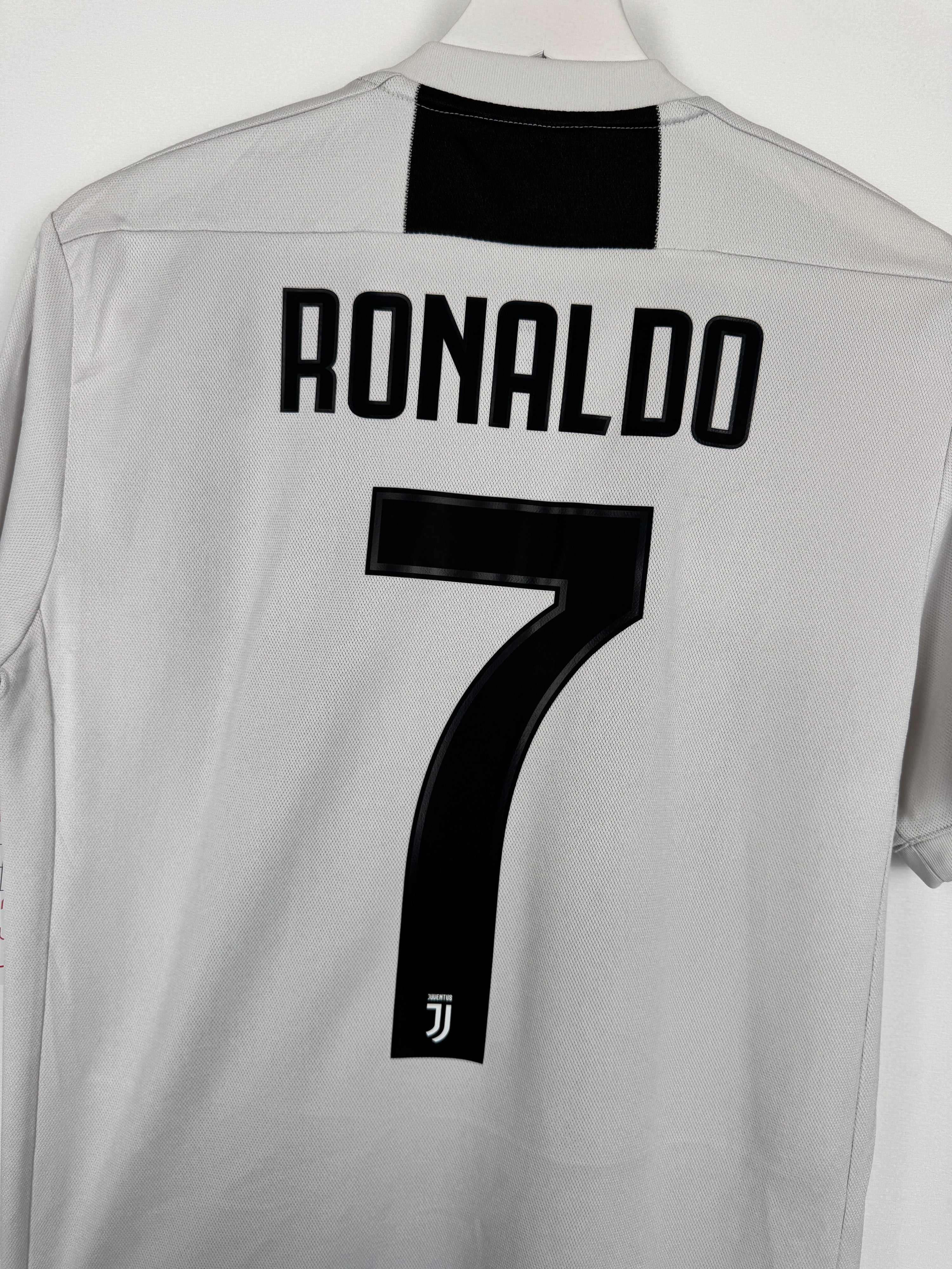 JUVENTUS 2018/2019 HOME FOOTBALL JERSEY - RONALDO #7 (S)