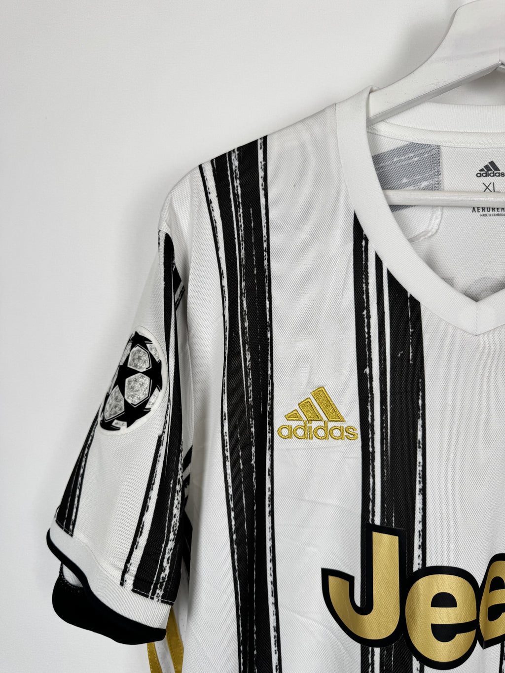JUVENTUS 2020/2021 HOME FOOTBALL JERSEY - RONALDO #7 (XL)