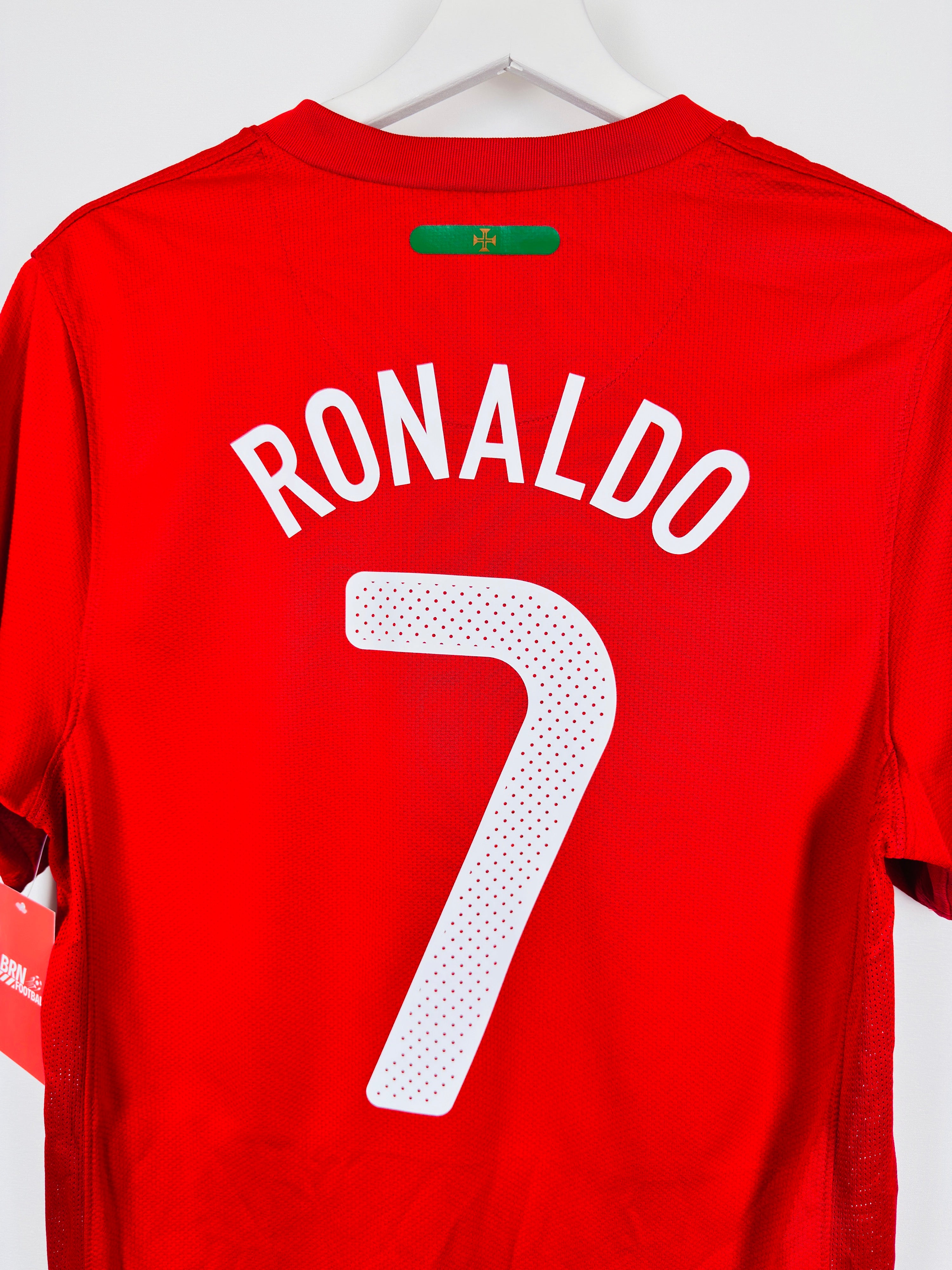 PORTUGAL 2010 HOME FOOTBALL JERSEY - RONALDO #7 (S)