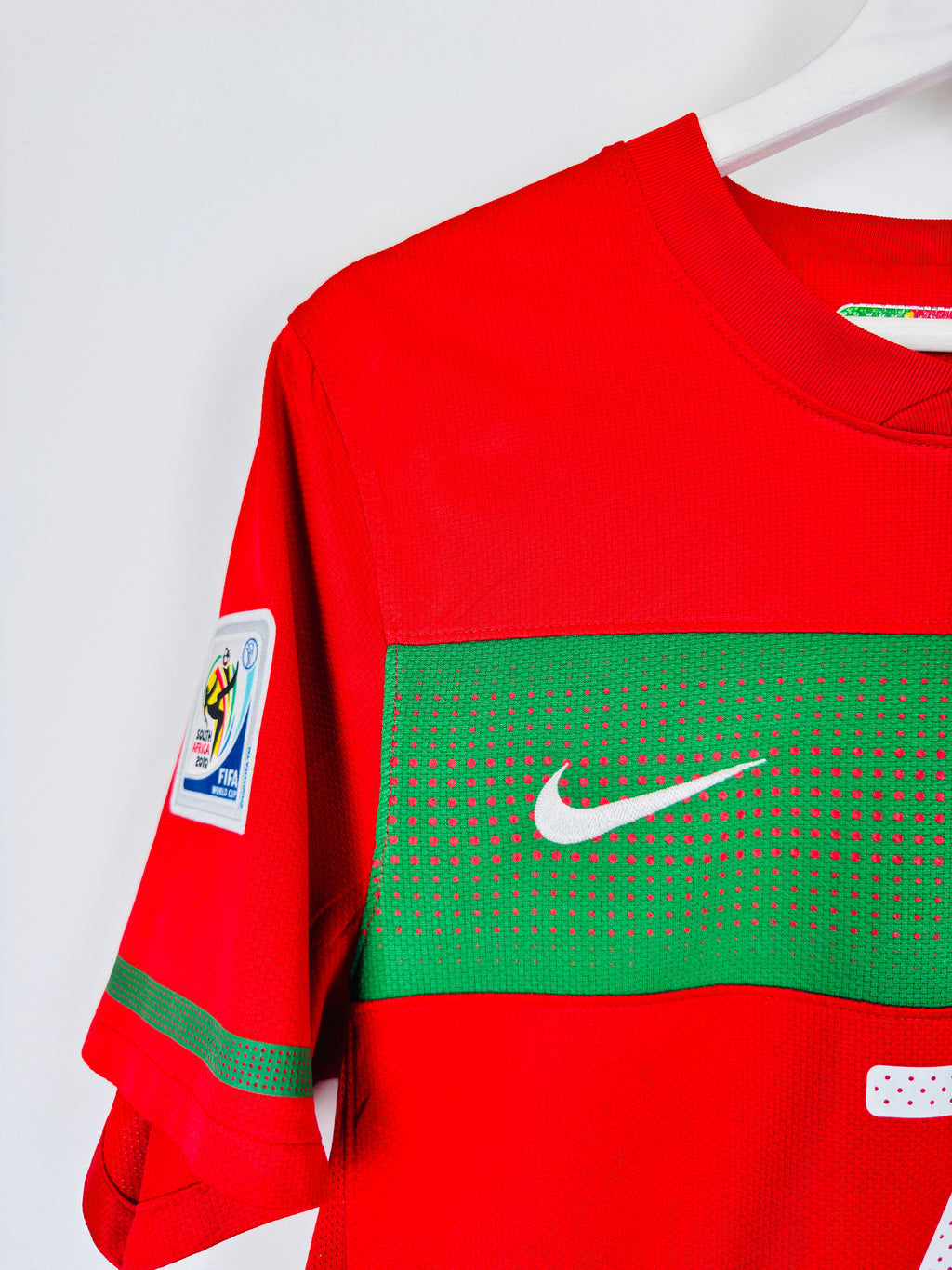 PORTUGAL 2010 HOME FOOTBALL JERSEY - RONALDO #7 (S)