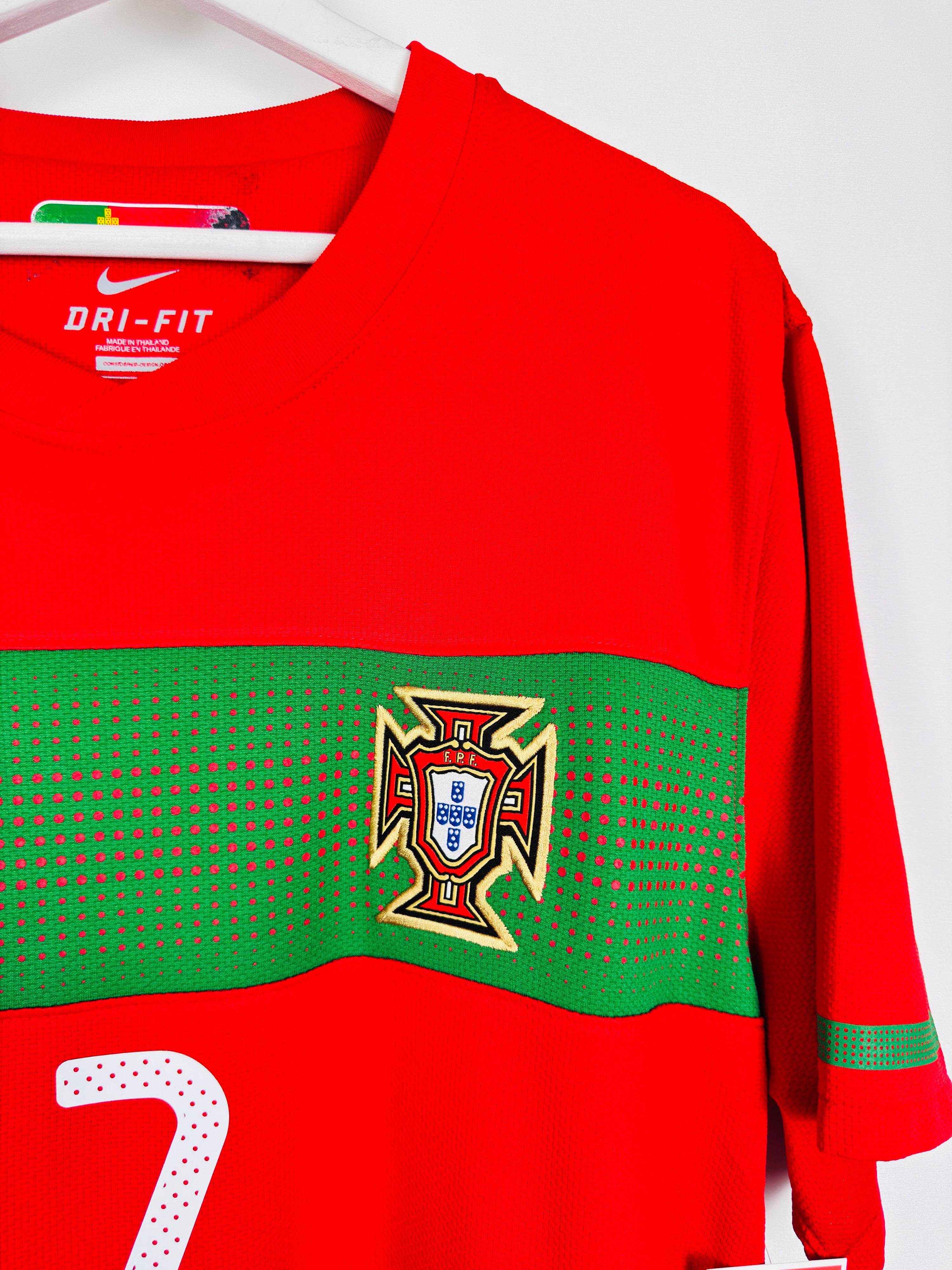 PORTUGAL 2010 HOME FOOTBALL JERSEY - RONALDO #7 (XL)