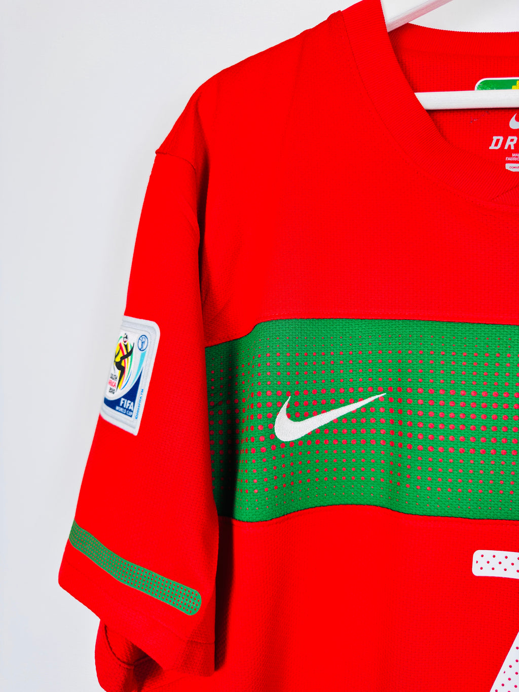PORTUGAL 2010 HOME FOOTBALL JERSEY - RONALDO #7 (XL)