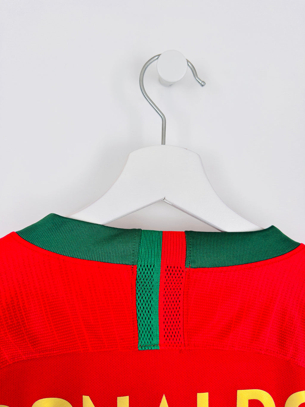 PORTUGAL 2018 HOME FOOTBALL JERSEY - RONALDO #7 (S)