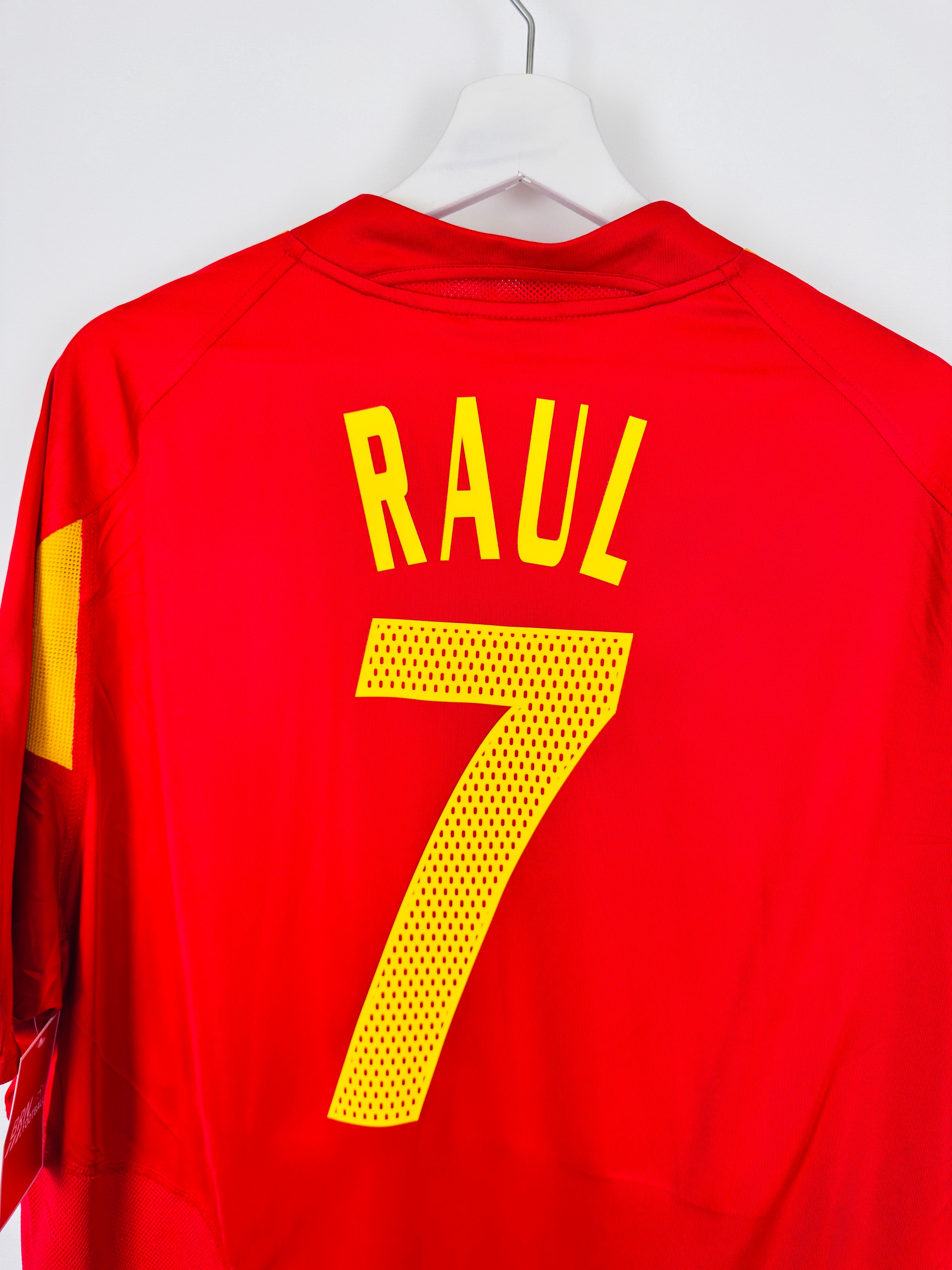 SPAIN 2004 HOME FOOTBALL SHIRT - RAUL #7 (XL)