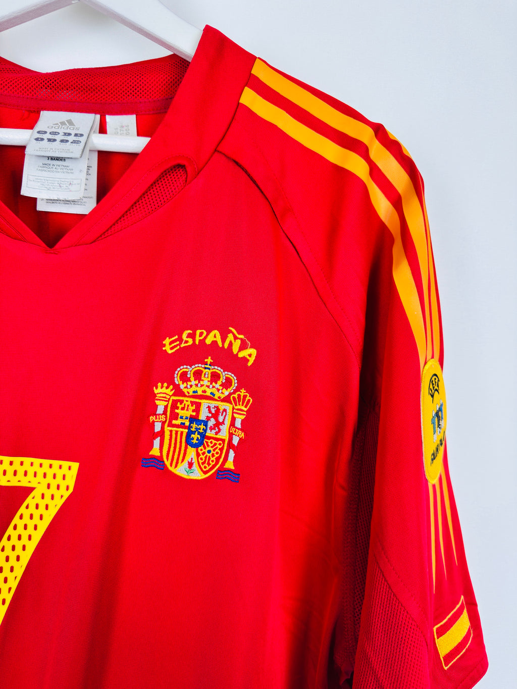 SPAIN 2004 HOME FOOTBALL SHIRT - RAUL #7 (XL)