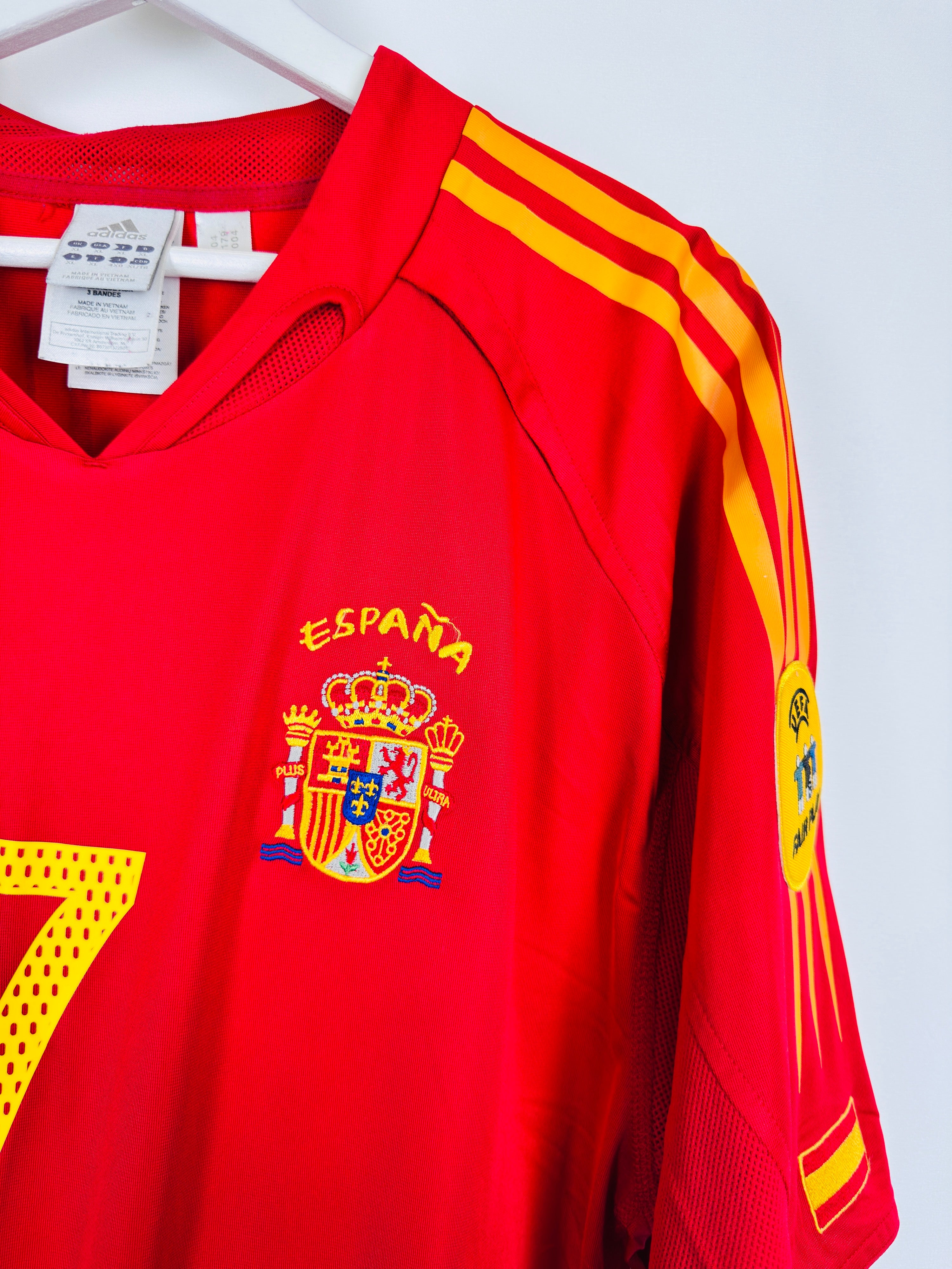SPAIN 2004 HOME FOOTBALL SHIRT - RAUL #7 (XL)