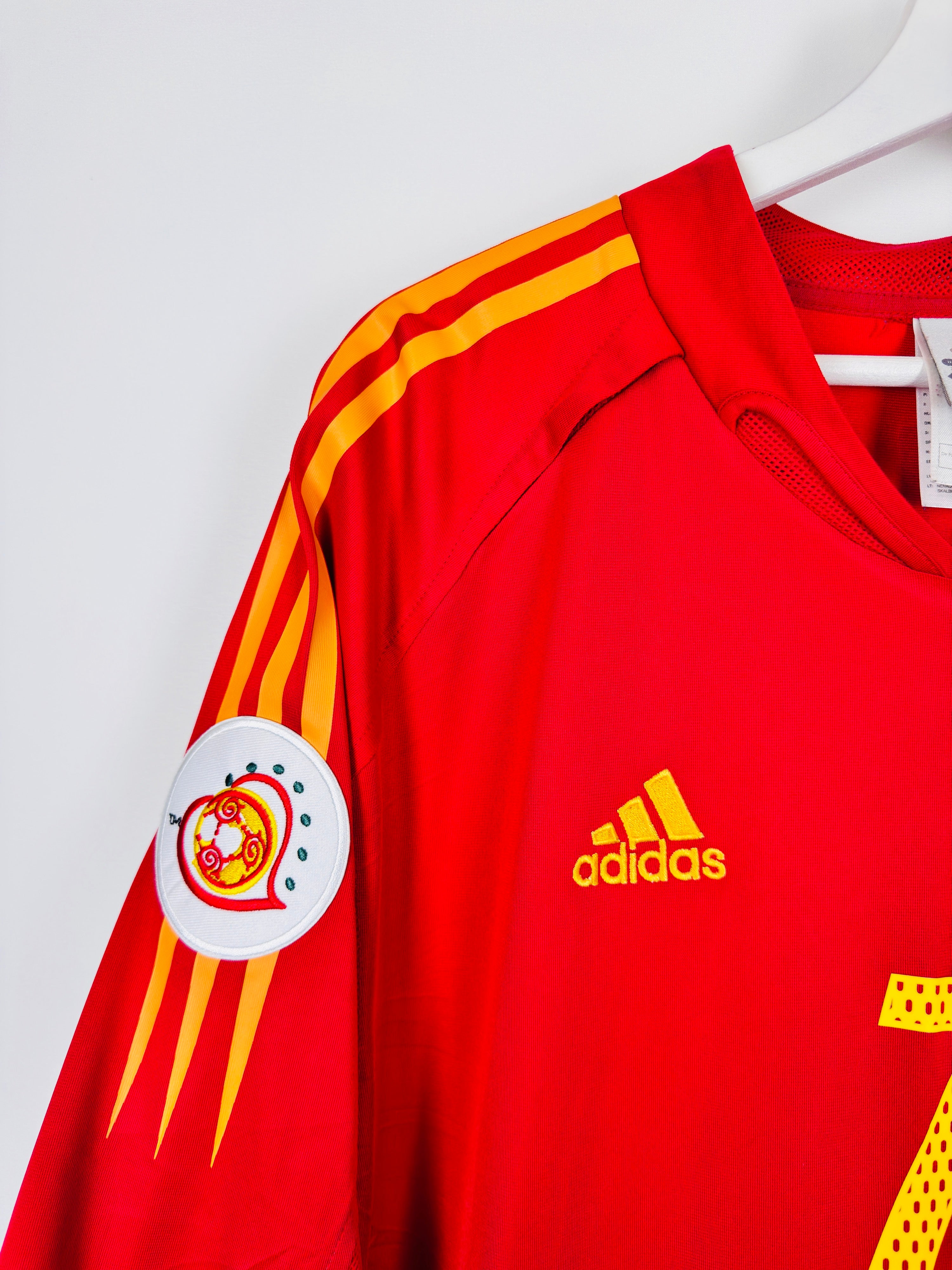 SPAIN 2004 HOME FOOTBALL SHIRT - RAUL #7 (XL)